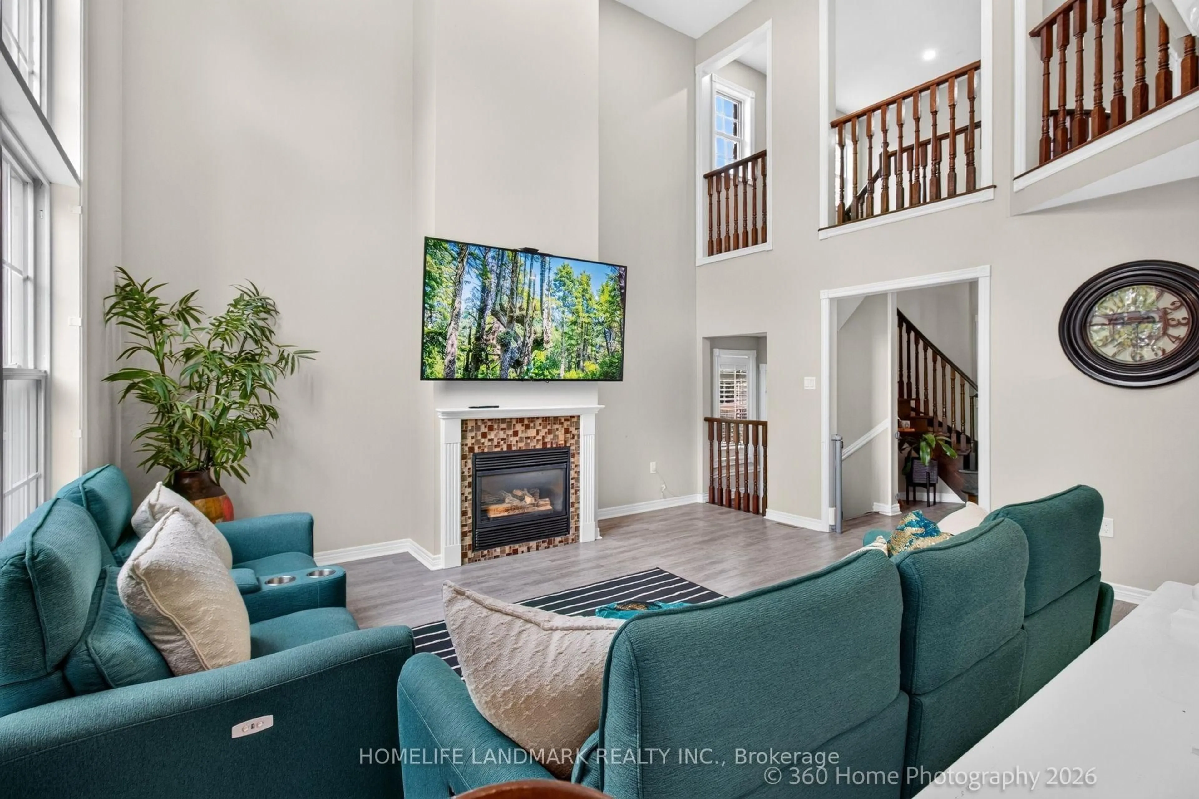 Living room with furniture, unknown for 42 Blackfriar Ave, Whitby Ontario L1M 1E4