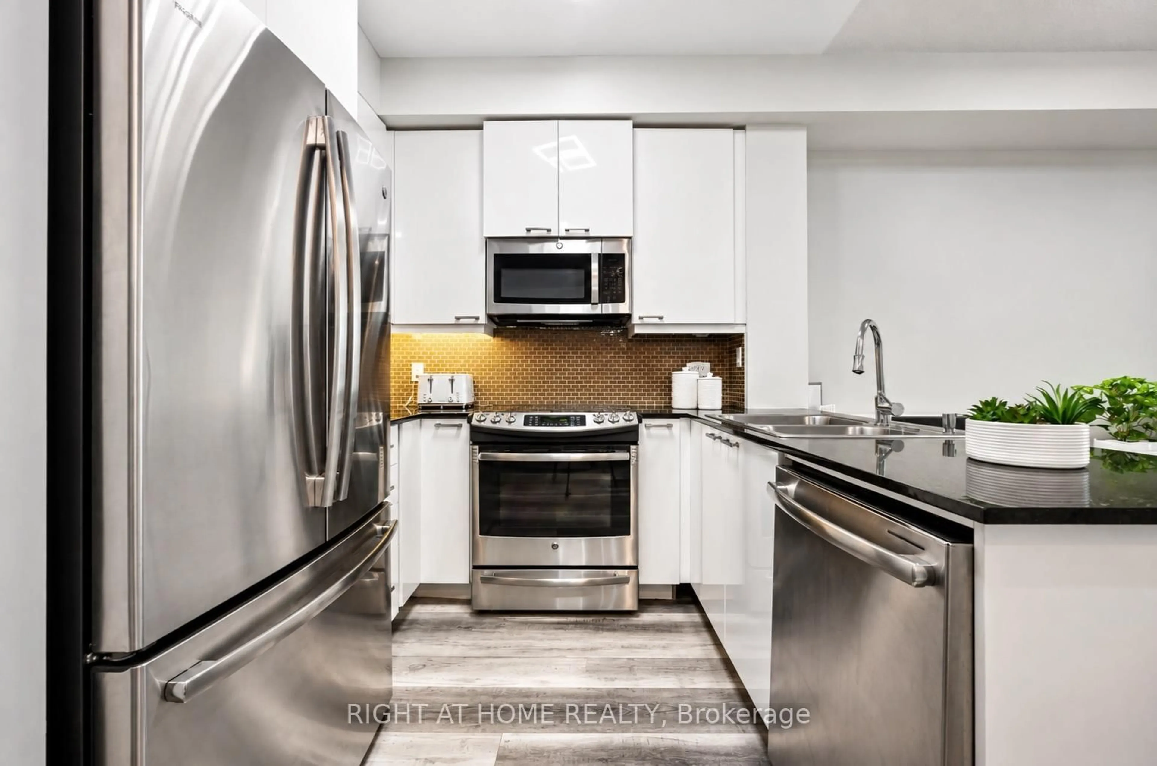 Standard kitchen, ceramic/tile floor for 1328 Birchmount Rd #607, Toronto Ontario M1R 0B6