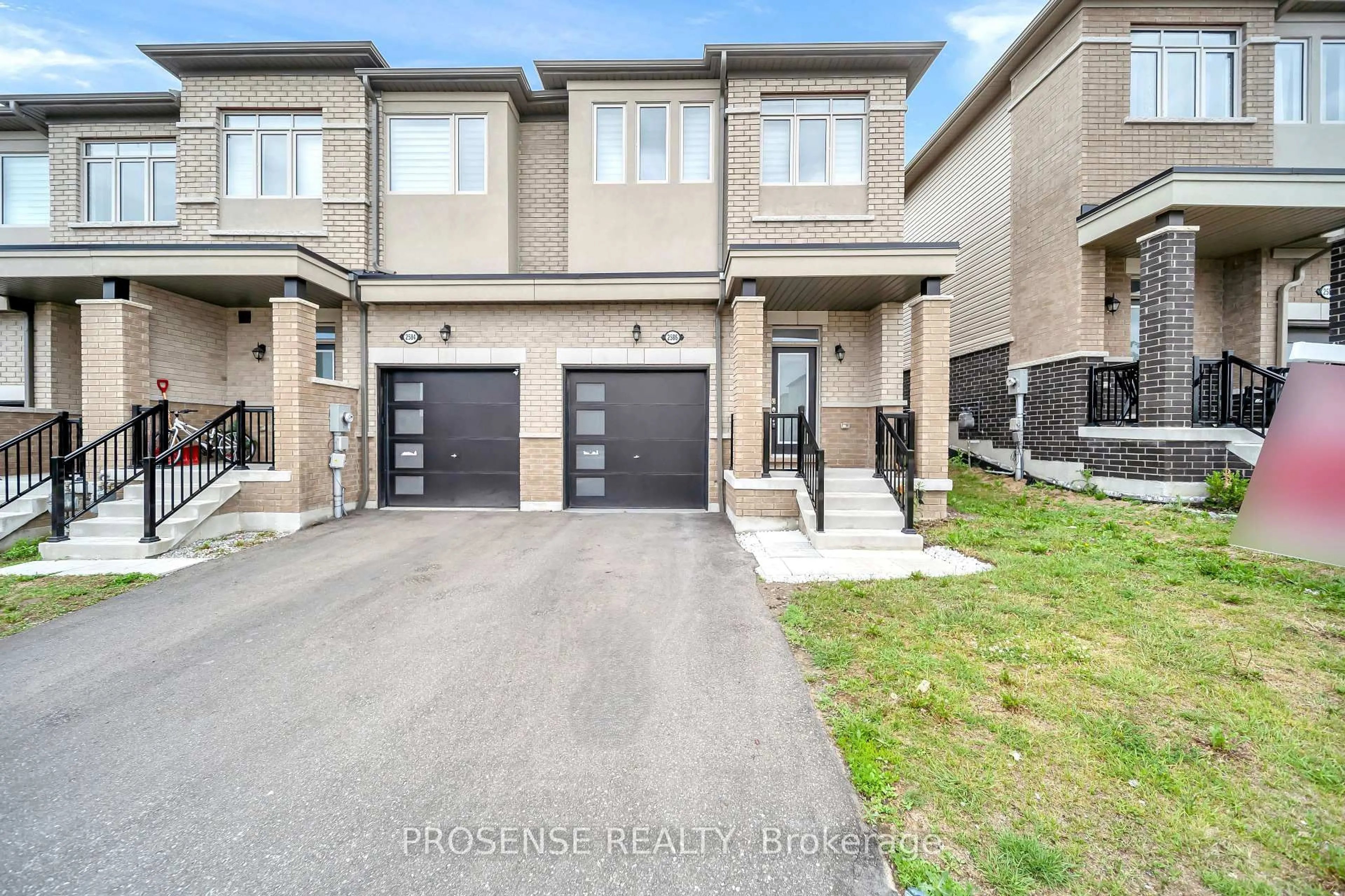A pic from outside/outdoor area/front of a property/back of a property/a pic from drone, street for 2586 Winter Words Dr, Oshawa Ontario L1L 0S9