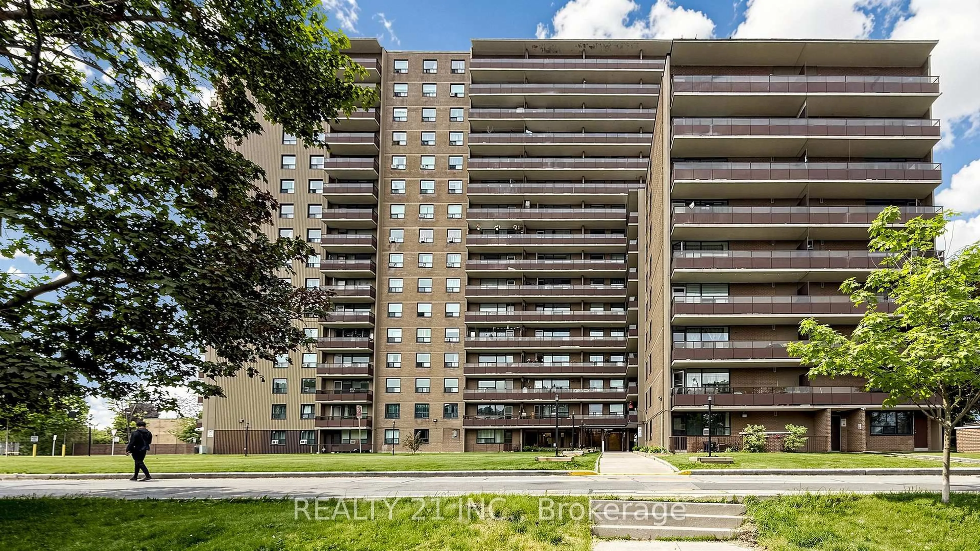 A pic from outside/outdoor area/front of a property/back of a property/a pic from drone, unknown for 180 Markham Rd #819, Toronto Ontario M1M 2Z9