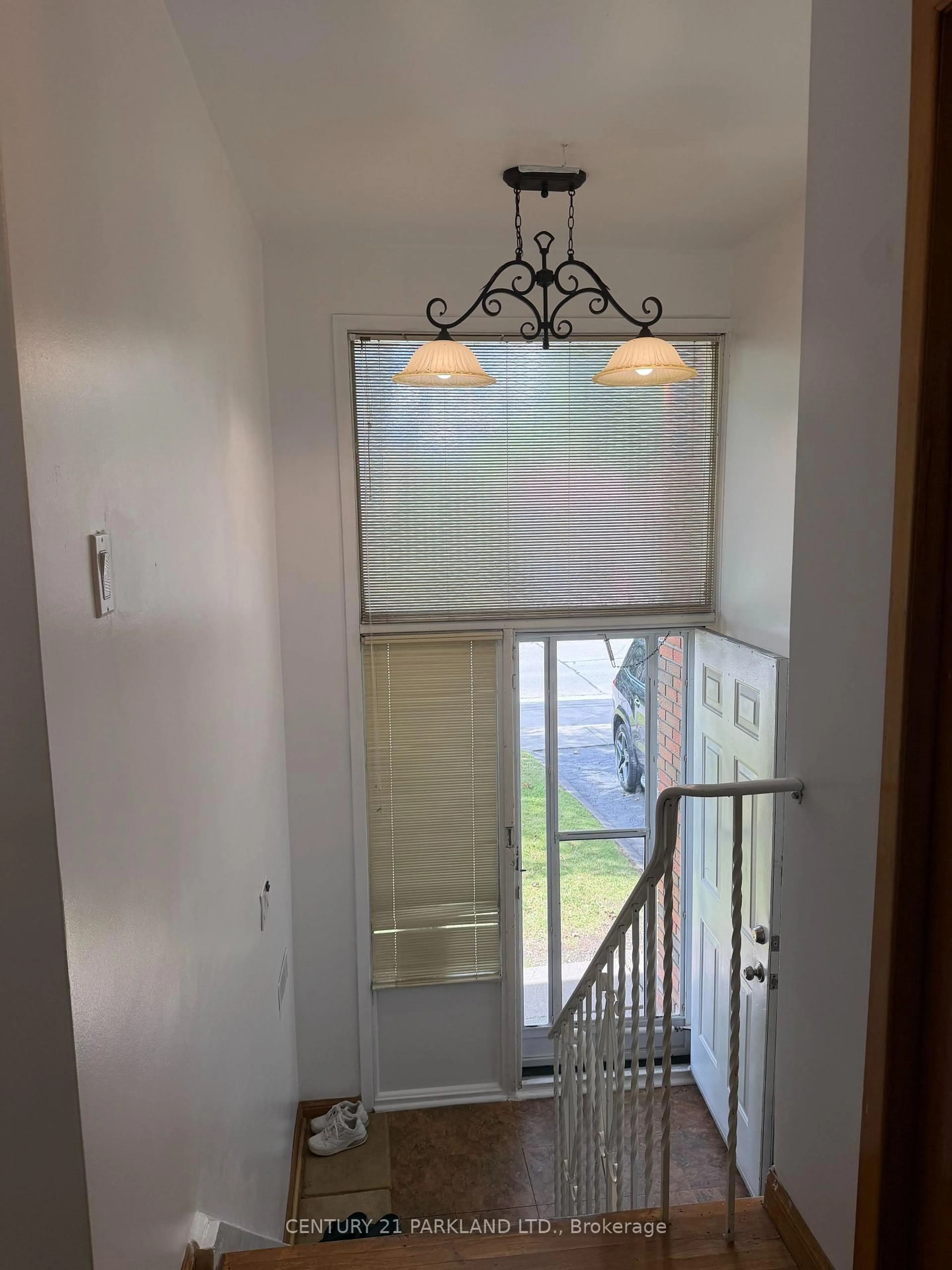 Indoor entryway for 59 Cedar Dr, Toronto Ontario M1J 3E9