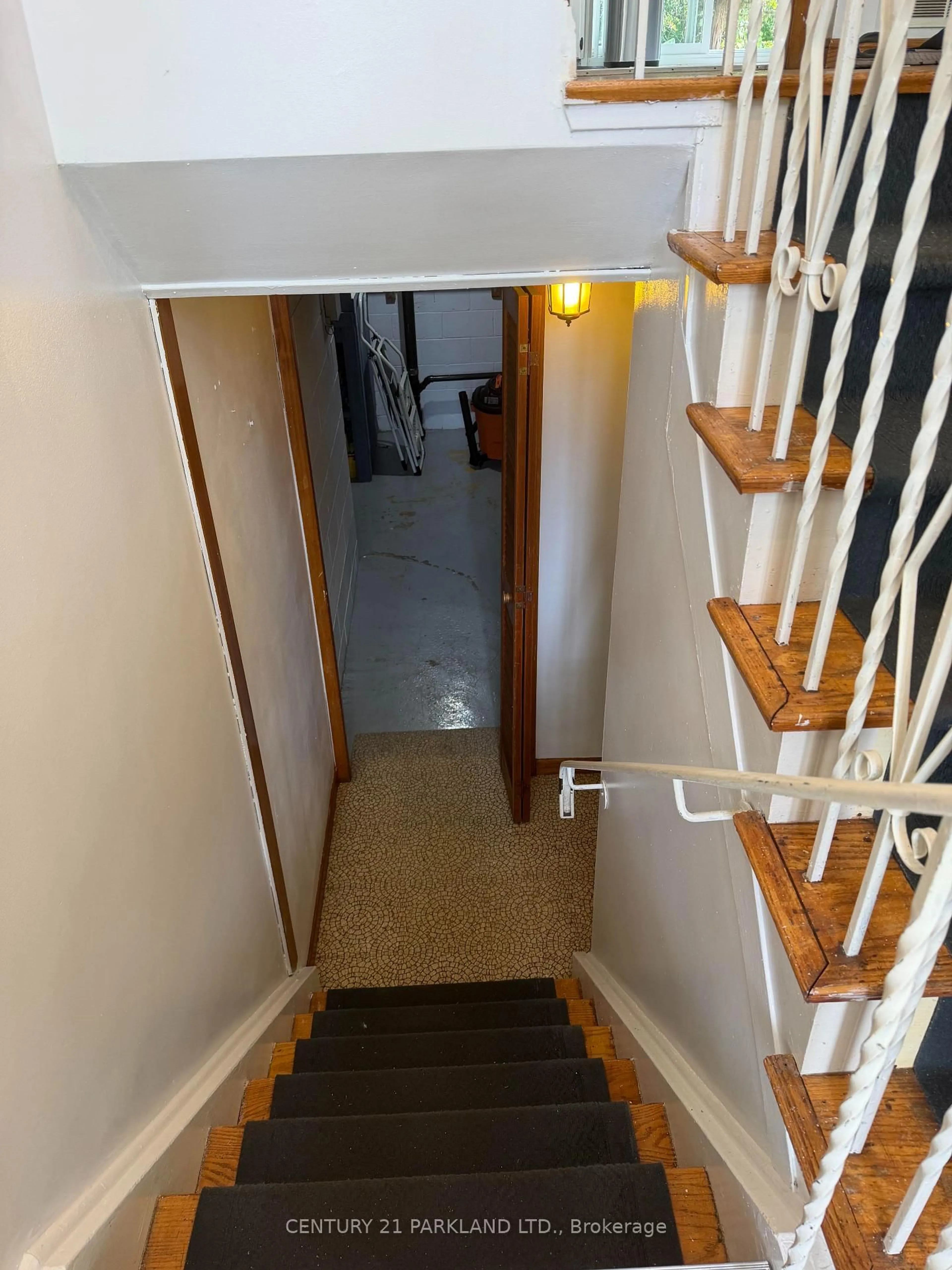 Stairs for 59 Cedar Dr, Toronto Ontario M1J 3E9