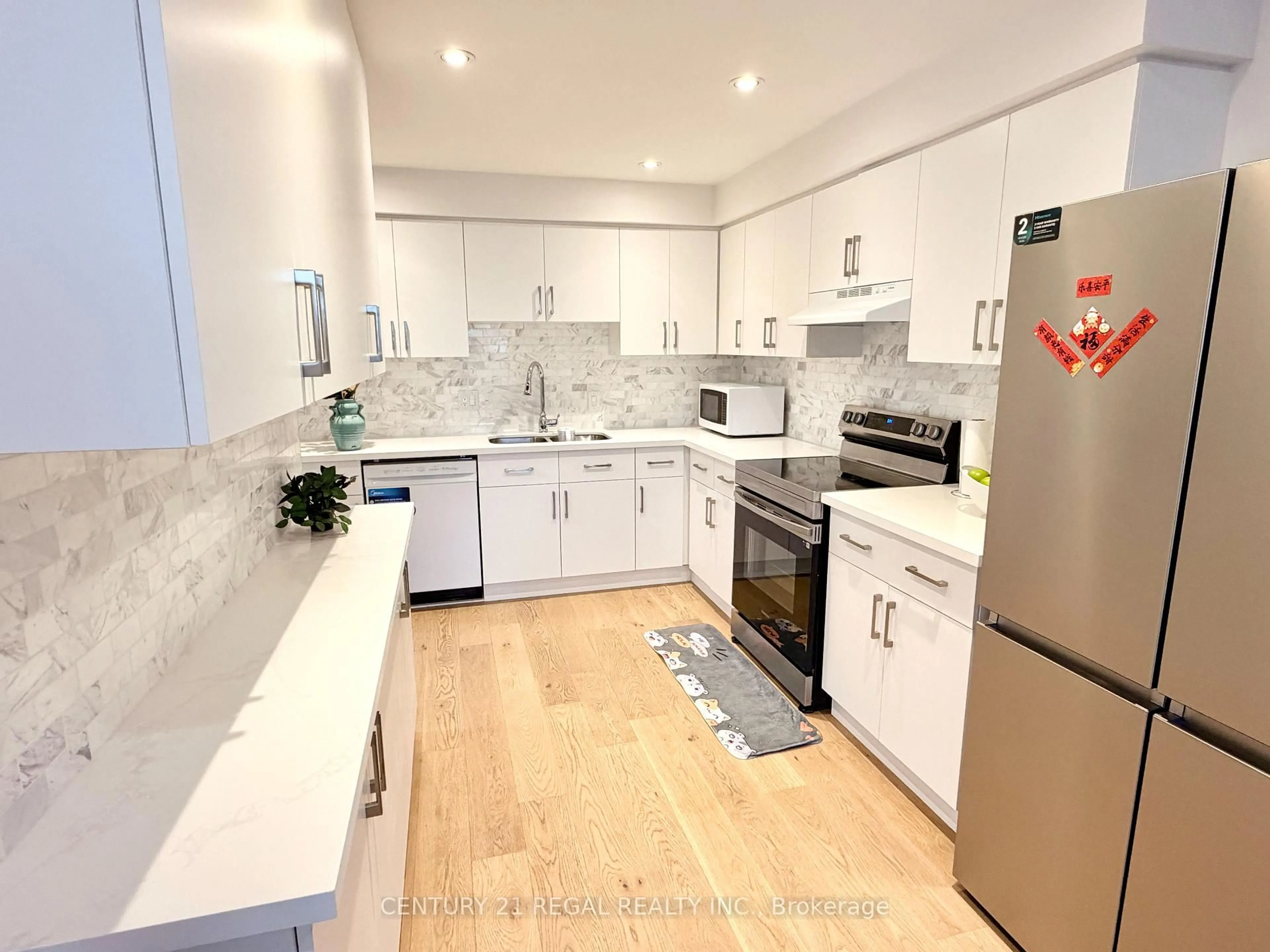 Open concept kitchen, ceramic/tile floor for 8 Chamberlain Crt, Ajax Ontario L1S 3M7