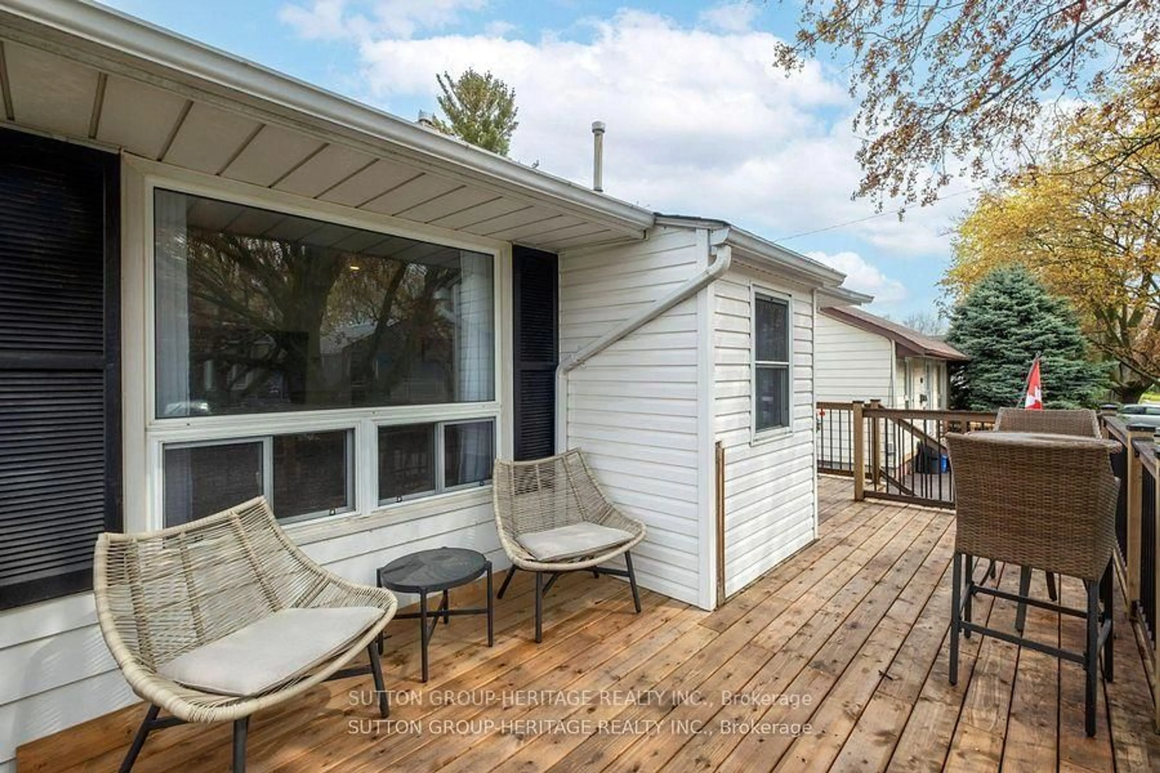 Patio, water/lake/river/ocean view for 34 Maple St, Ajax Ontario L1S 1V7