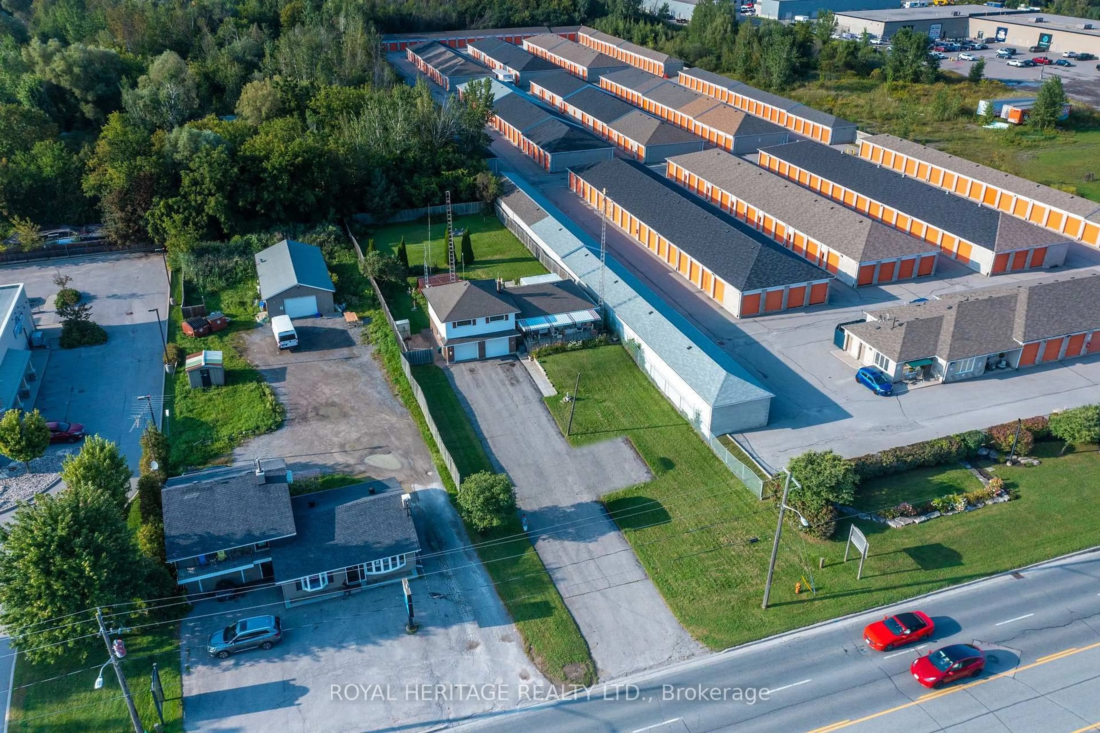 A pic from outside/outdoor area/front of a property/back of a property/a pic from drone, building for 1000 Taunton Rd, Whitby Ontario L1R 3L8