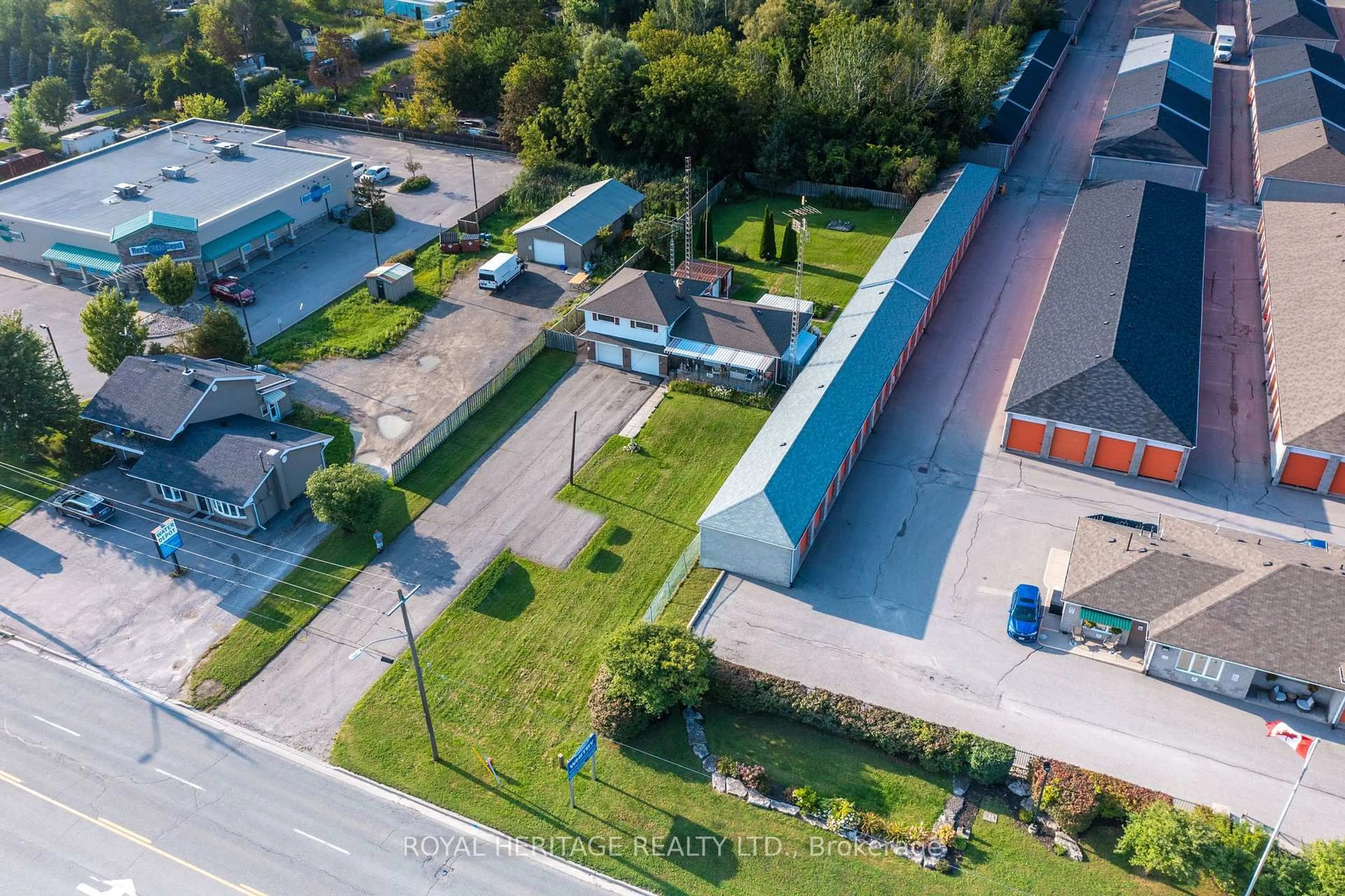 A pic from outside/outdoor area/front of a property/back of a property/a pic from drone, street for 1000 Taunton Rd, Whitby Ontario L1R 3L8