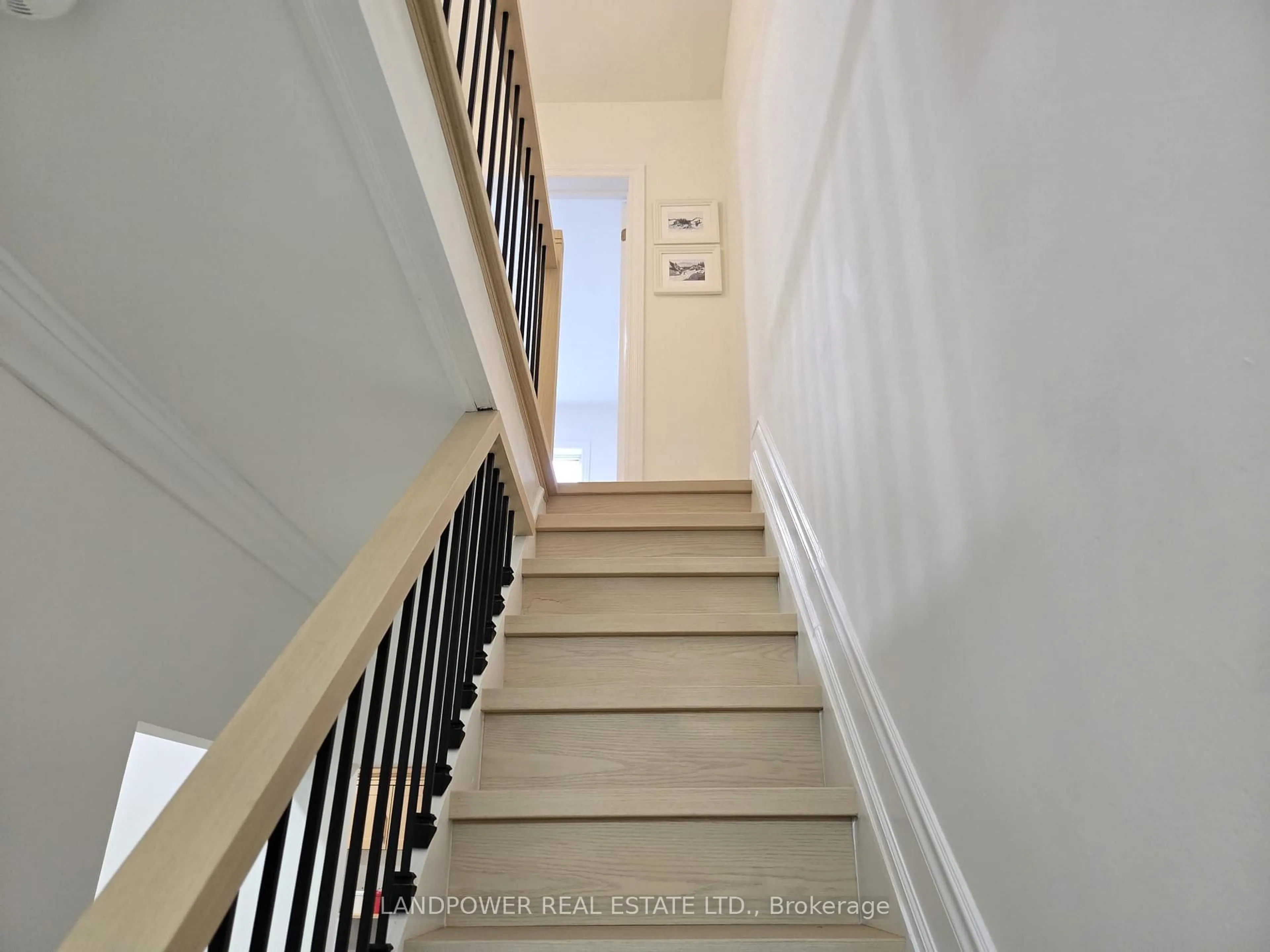 Stairs for 221 Riverdale Ave, Toronto Ontario M4K 1C4