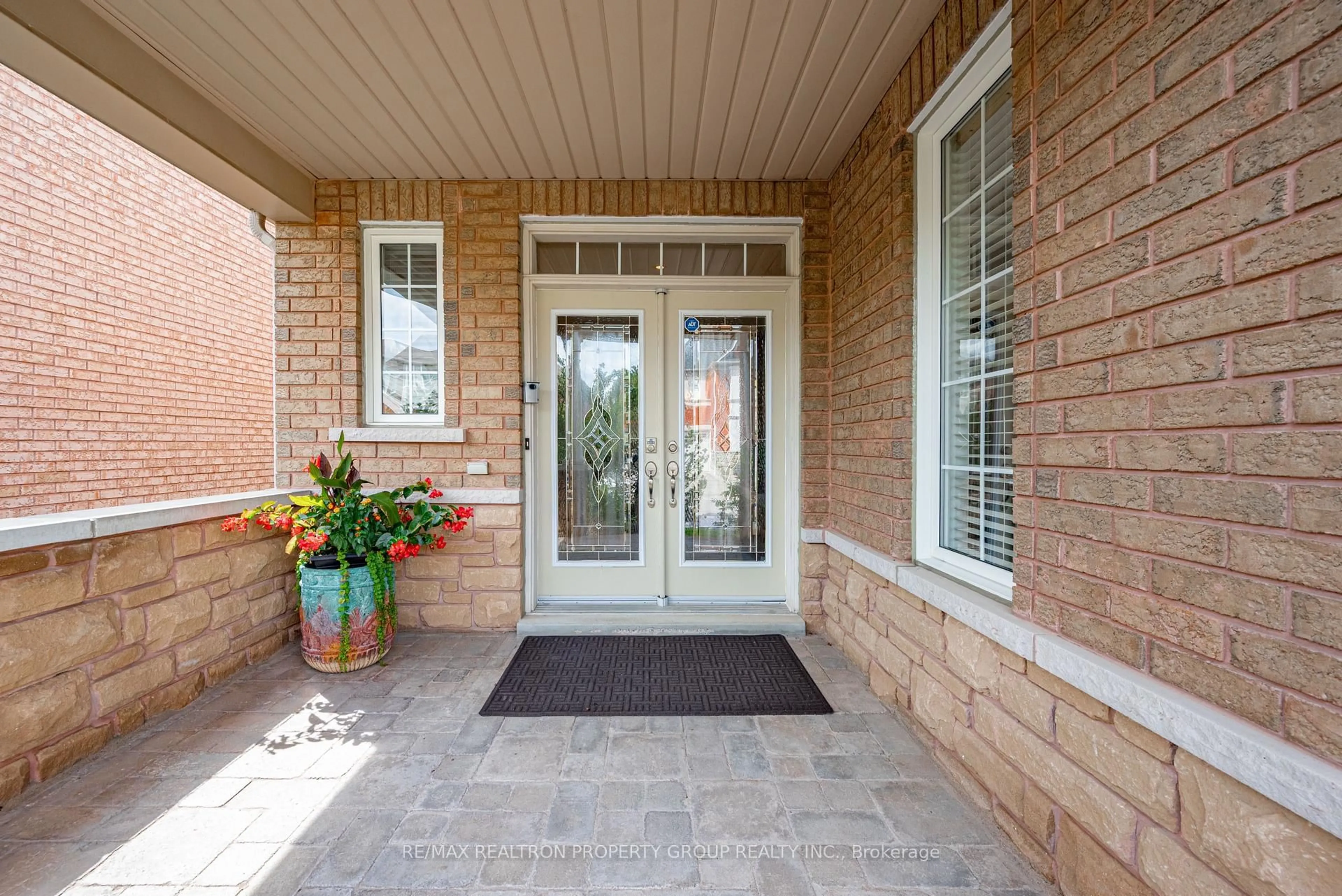 Indoor entryway for 11 Montebello Cres, Ajax Ontario L1T 4M8