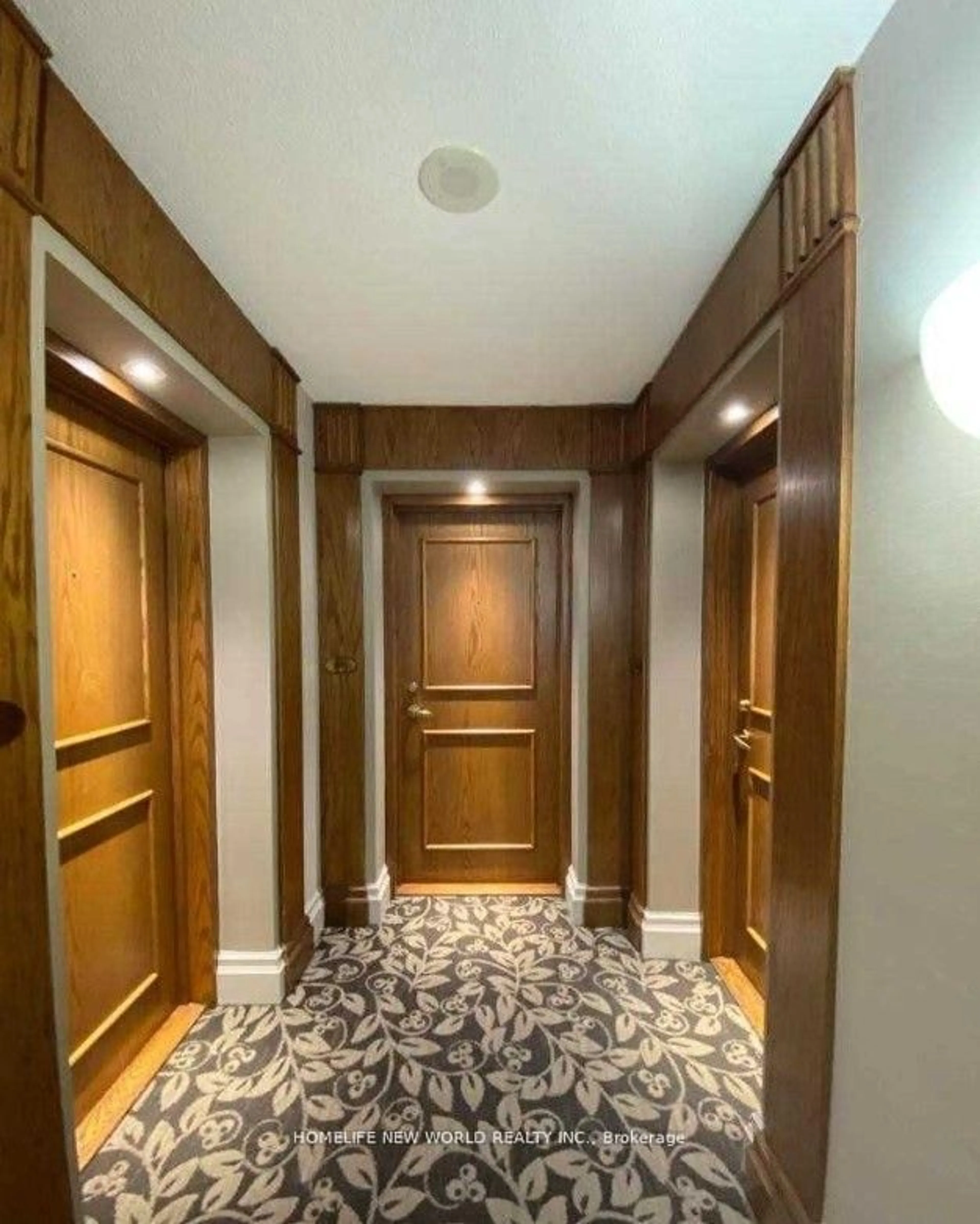 Indoor foyer for 1 Lee Centre Dr #806, Toronto Ontario M1H 3J2