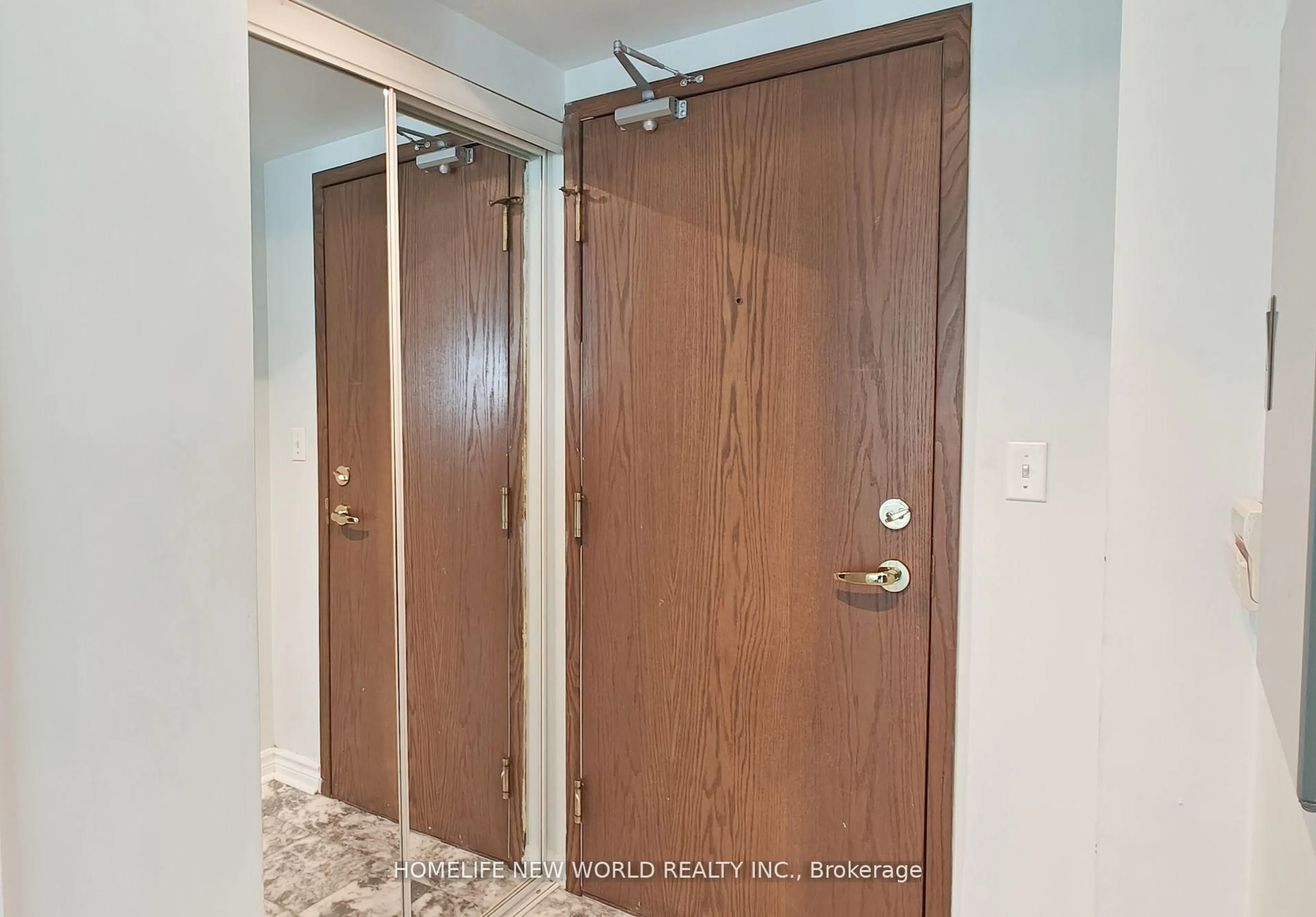 Indoor entryway for 1 Lee Centre Dr #806, Toronto Ontario M1H 3J2