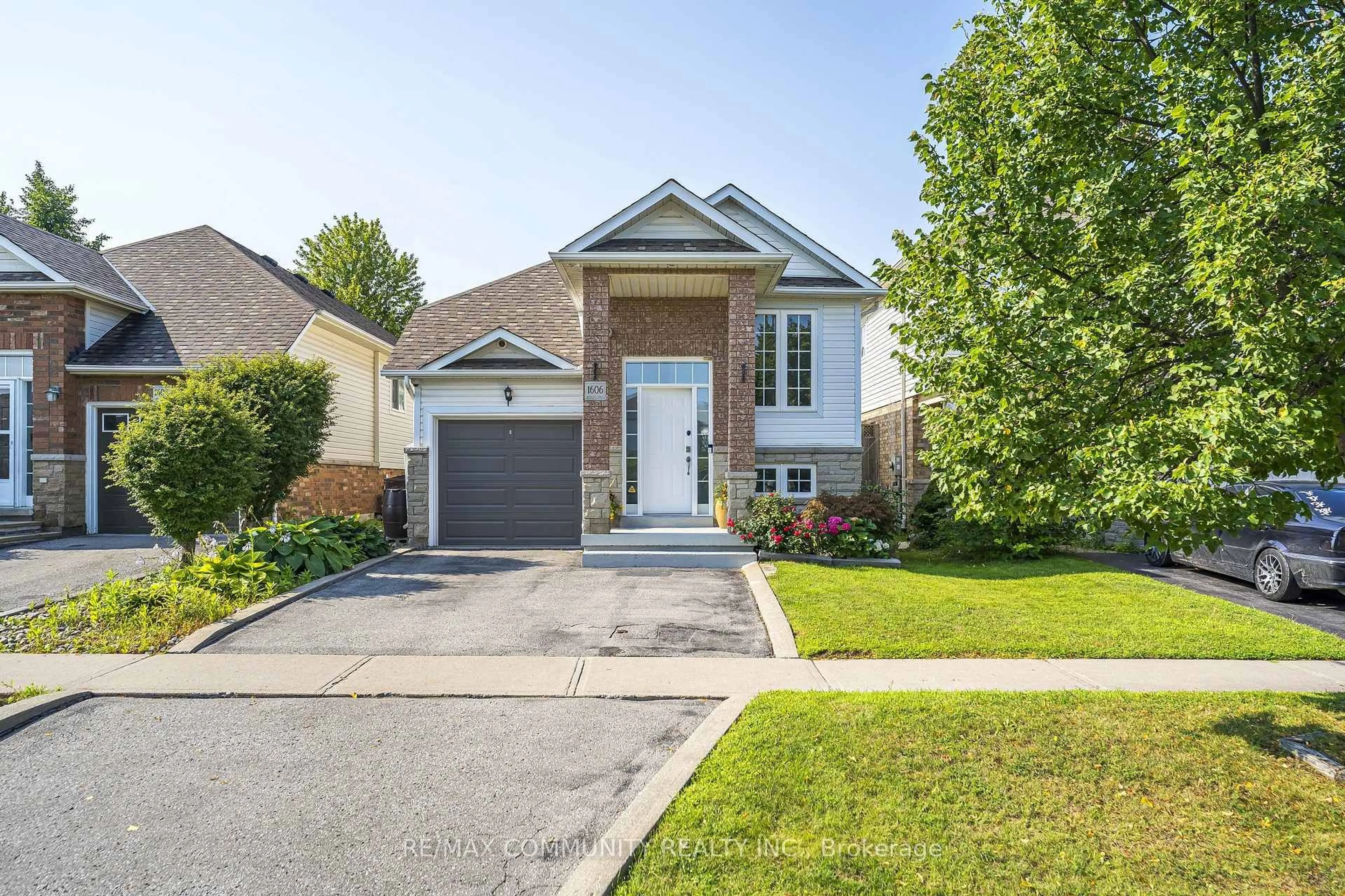 Home with brick exterior material, street for 1606 Whitestone Dr, Oshawa Ontario L1K 2R9