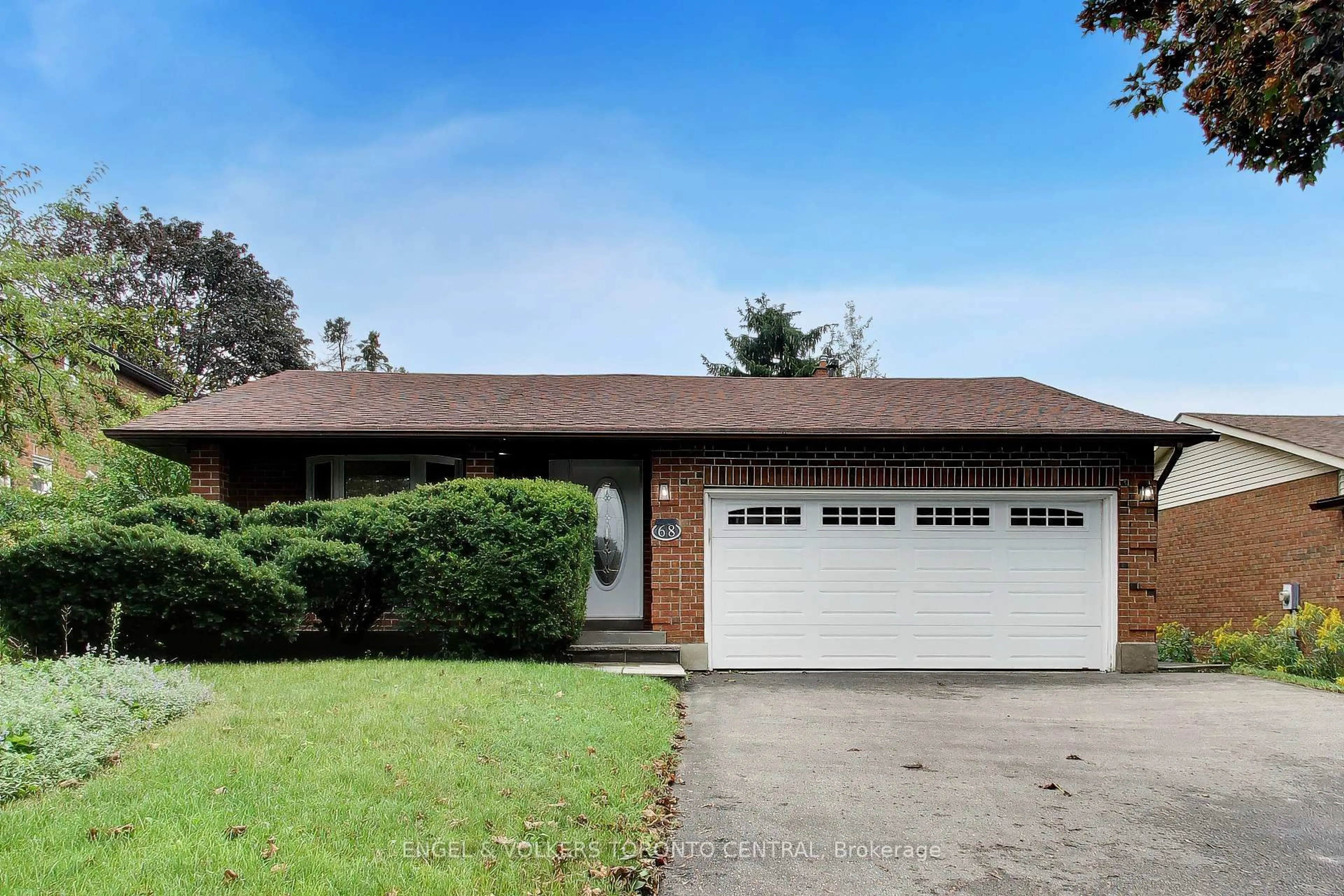 Home with brick exterior material, street for 68 Hawley Cres, Whitby Ontario L1N 6V9