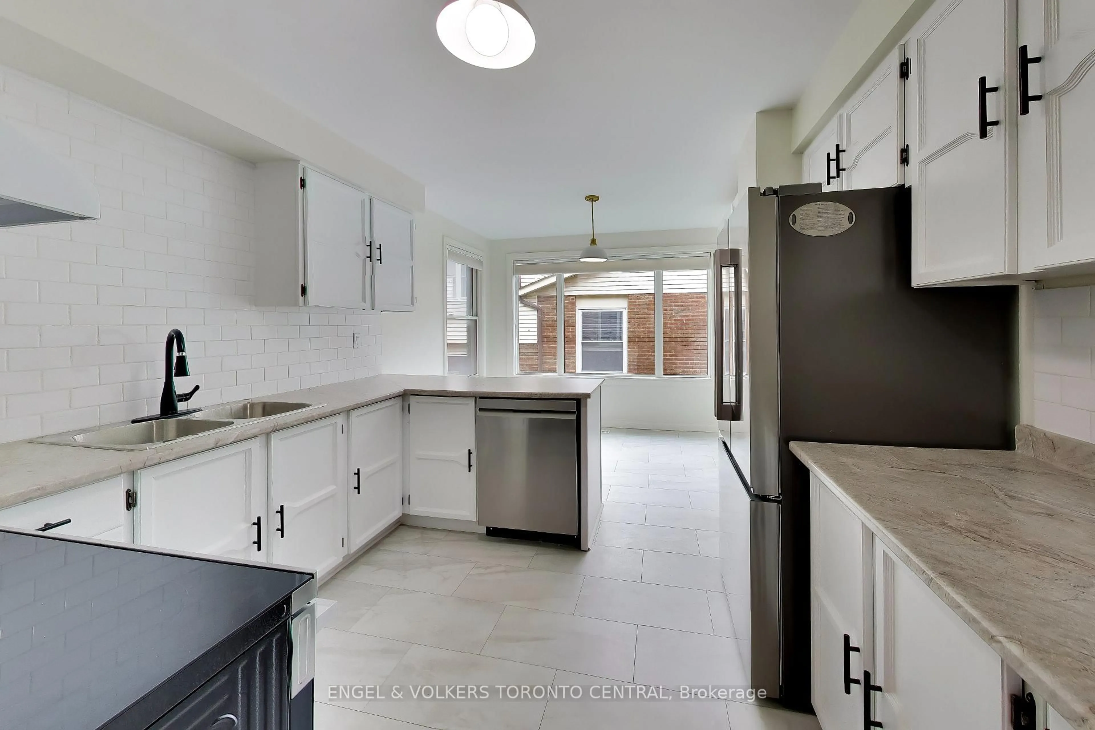 Open concept kitchen, ceramic/tile floor for 68 Hawley Cres, Whitby Ontario L1N 6V9