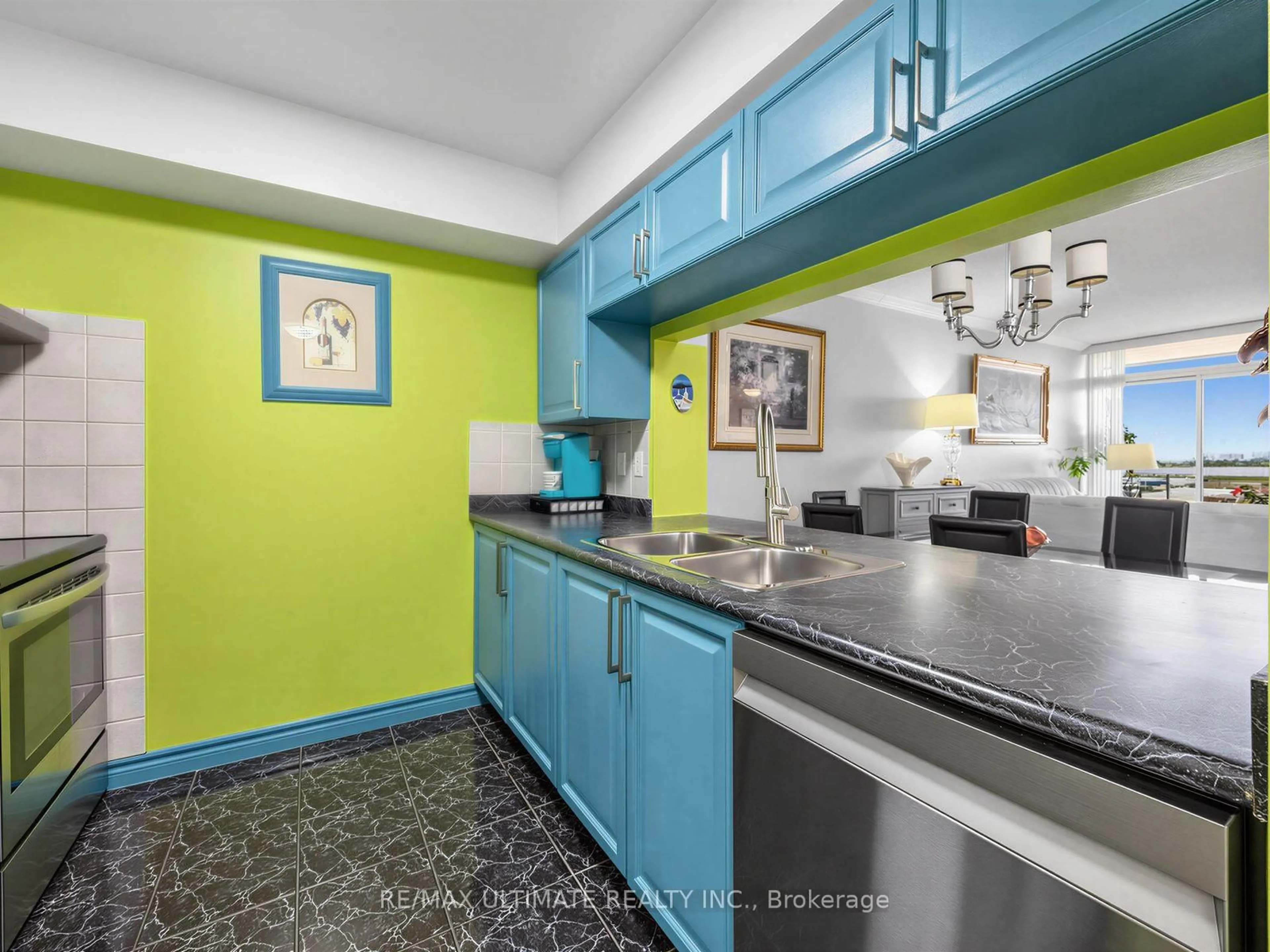Standard kitchen, unknown for 18 Mondeo Dr #1229, Toronto Ontario M1P 5C8