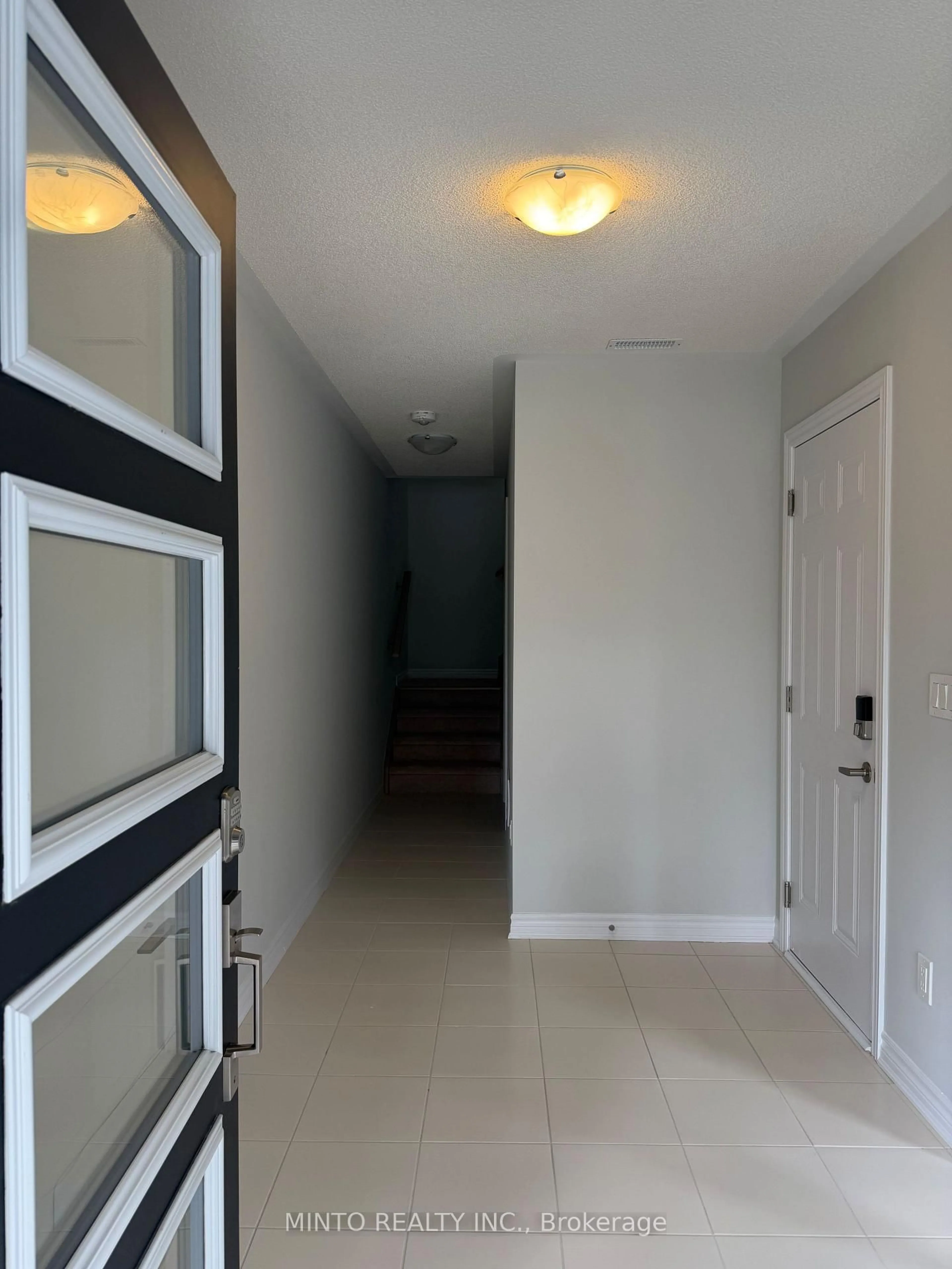 Indoor entryway for 1142 Greentree Path, Oshawa Ontario L1L 0X1