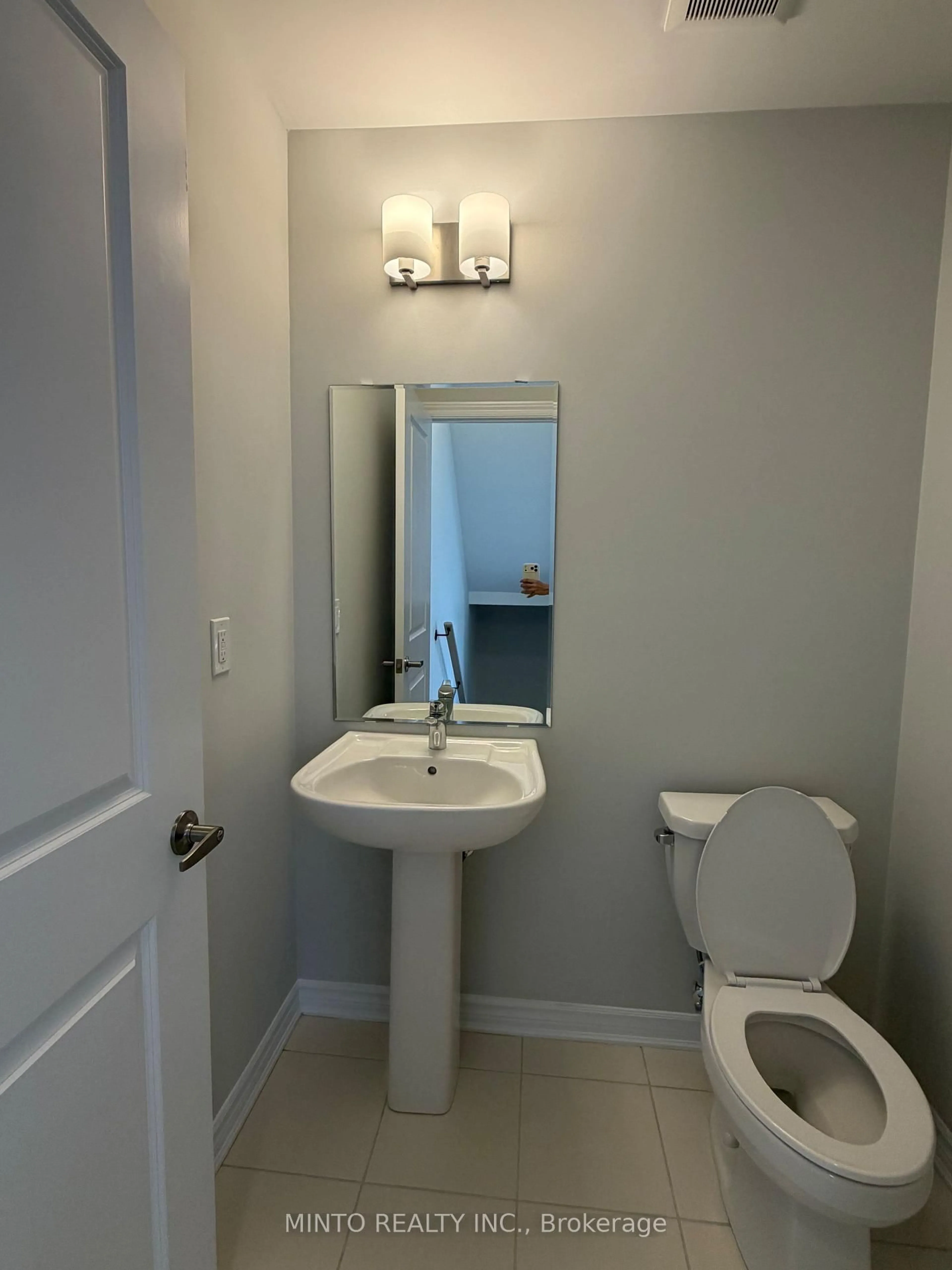 Standard bathroom, unknown for 1142 Greentree Path, Oshawa Ontario L1L 0X1