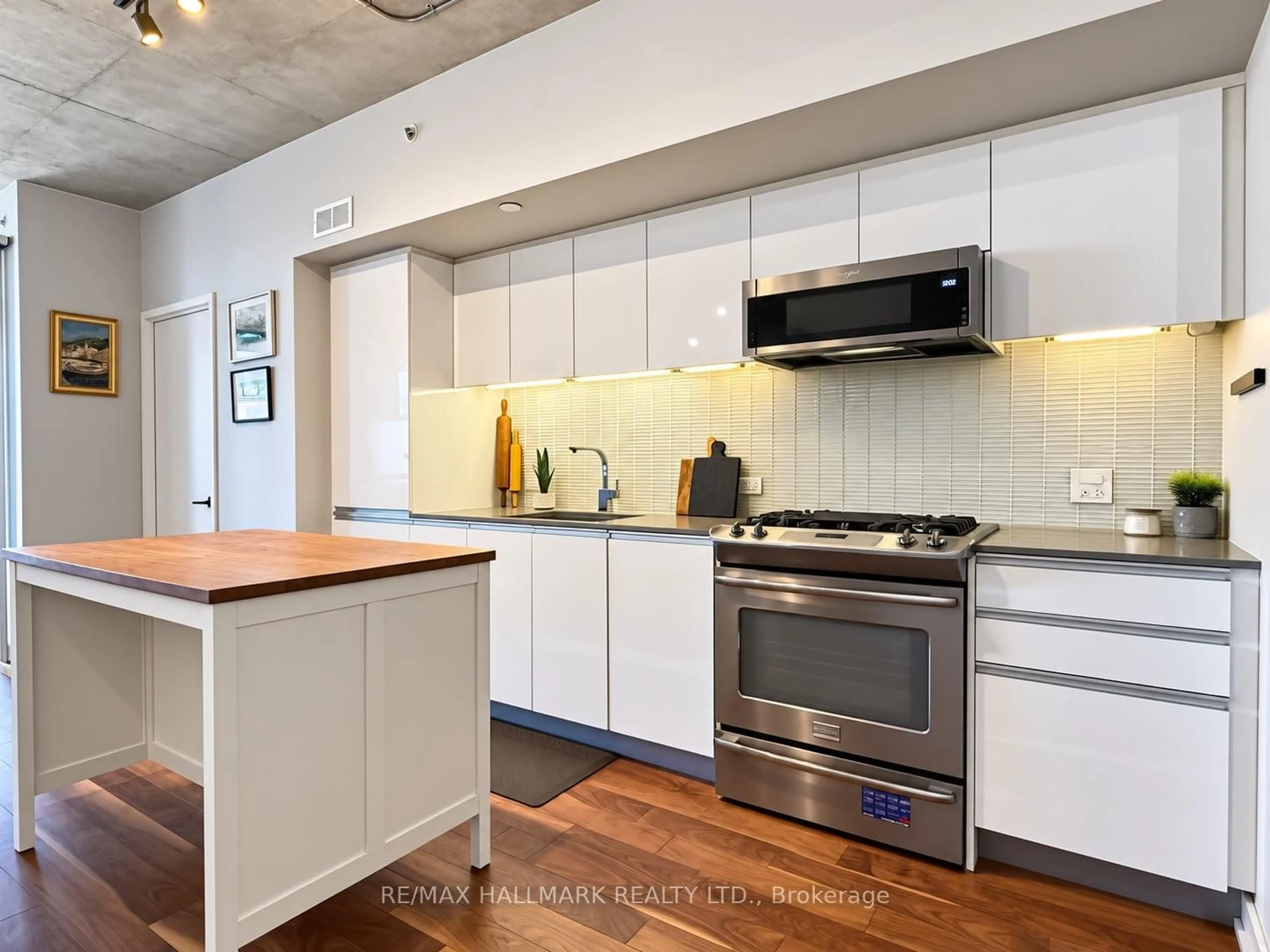 Unknown for 1190 Dundas St #219, Toronto Ontario M4M 0C5