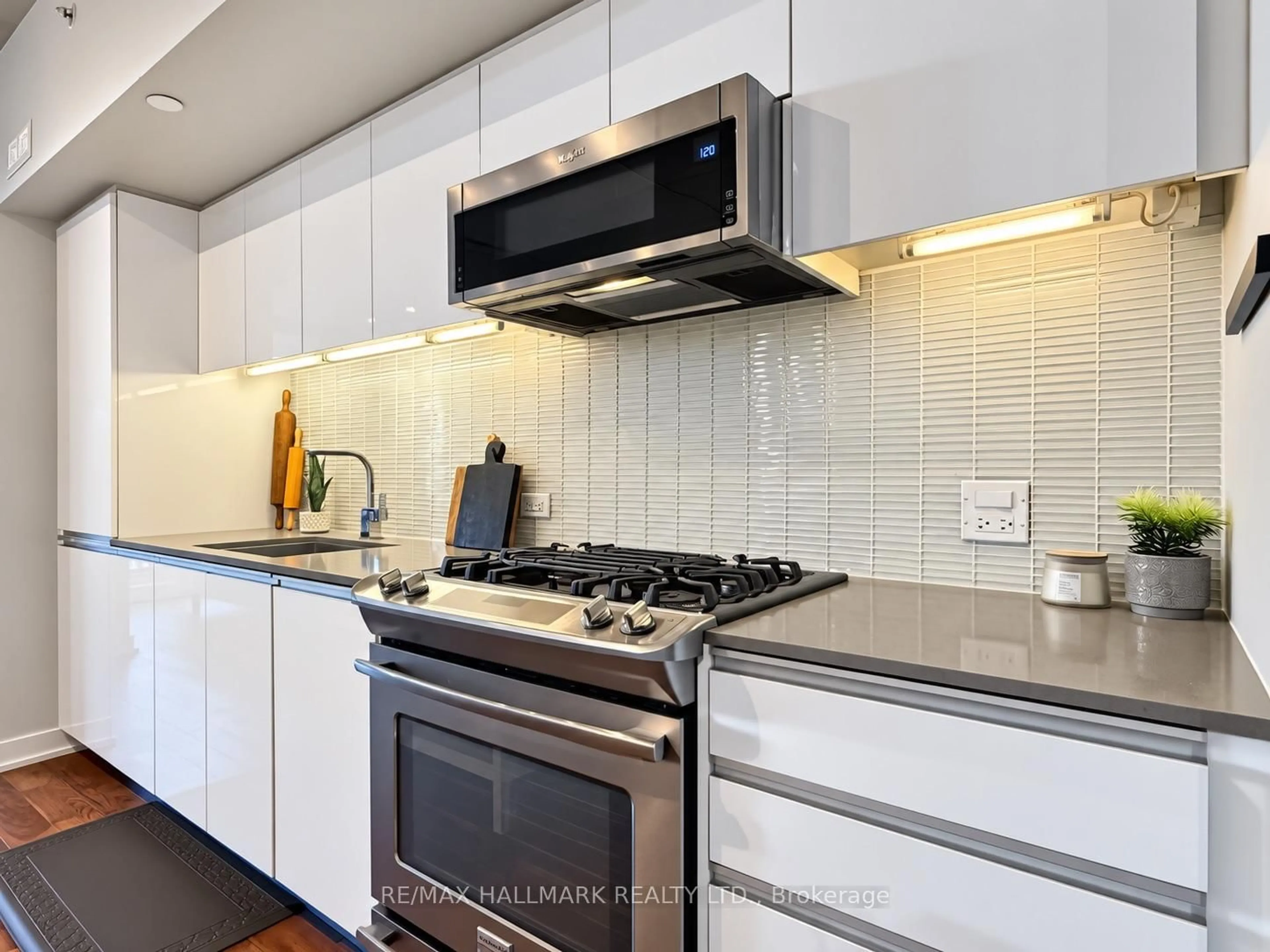 Contemporary kitchen, ceramic/tile floor for 1190 Dundas St #219, Toronto Ontario M4M 0C5