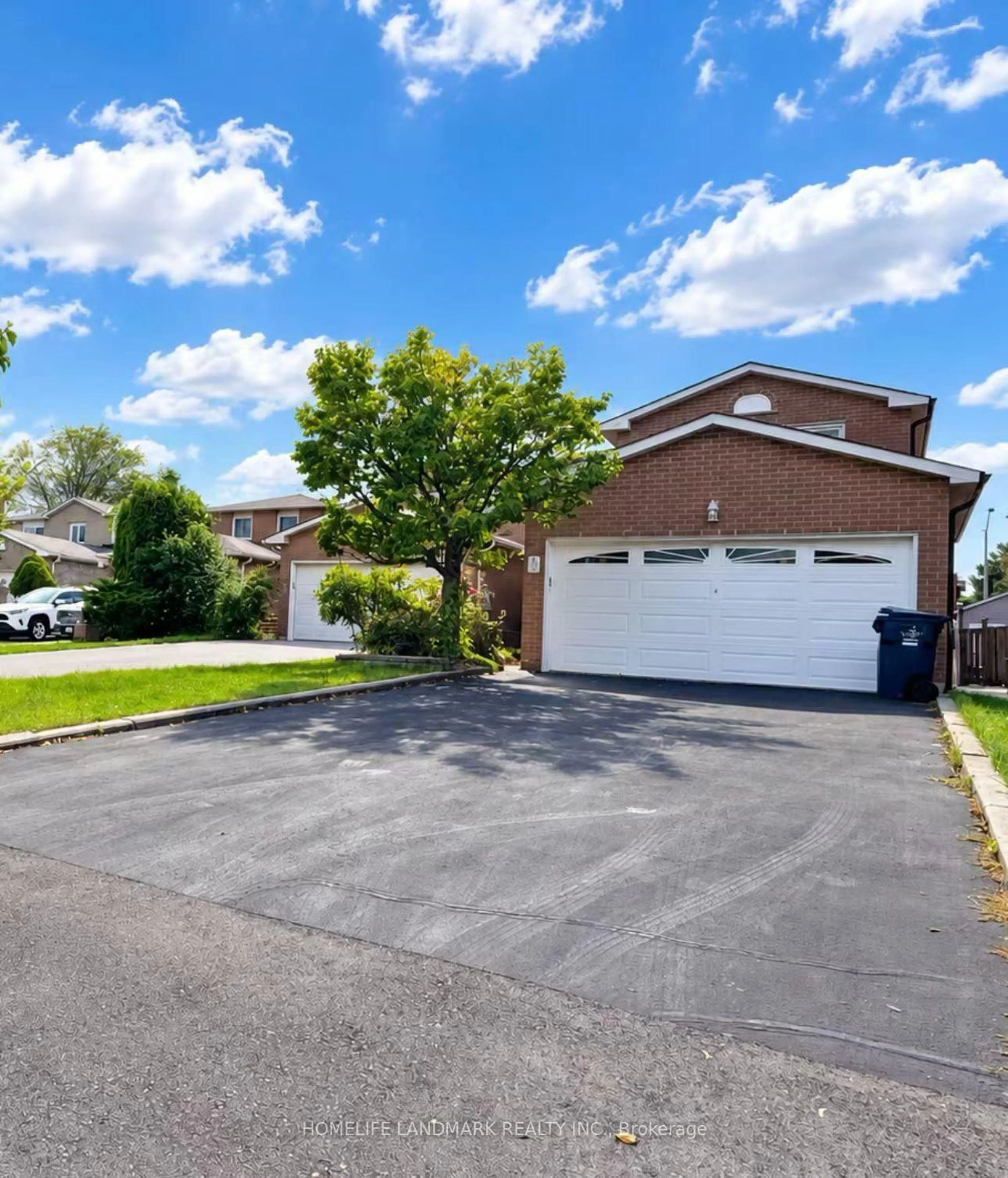 A pic from outside/outdoor area/front of a property/back of a property/a pic from drone, street for 3 Montague Pl, Toronto Ontario M1W 3V5
