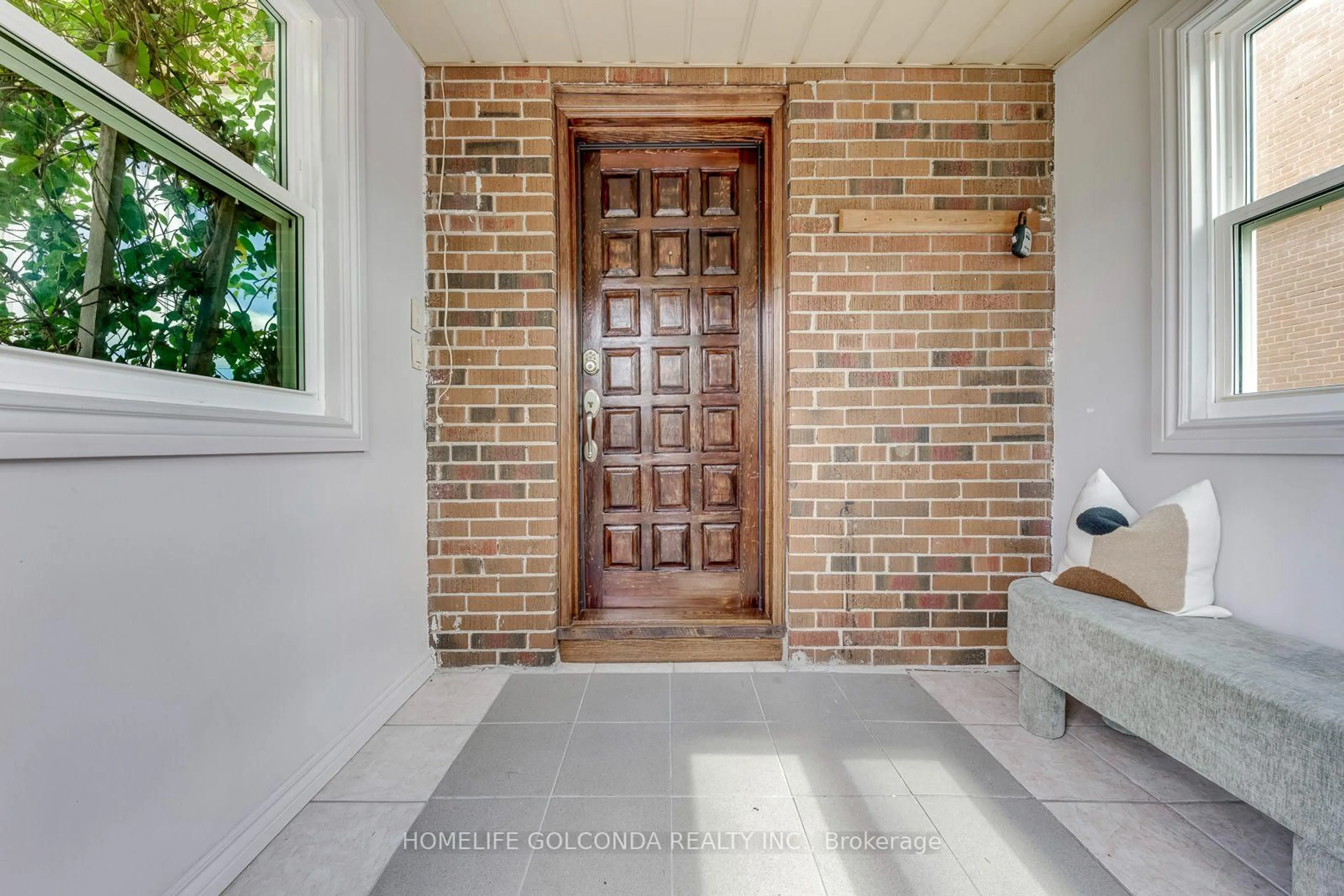 Indoor entryway for 93 North Woodrow Blvd, Toronto Ontario M1K 1W7