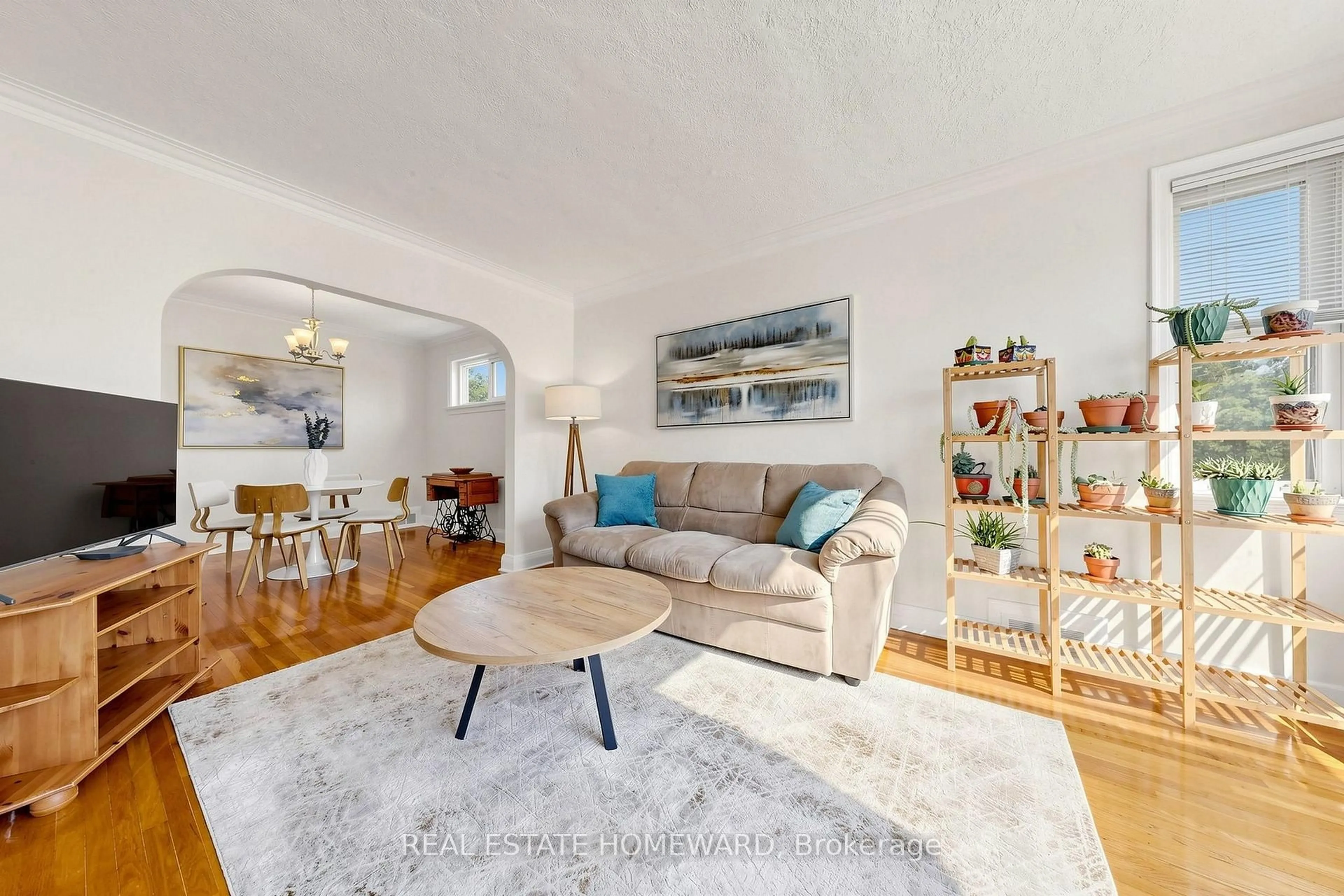 Living room with furniture, unknown for 120 Pitt Ave, Toronto Ontario M1L 2R6