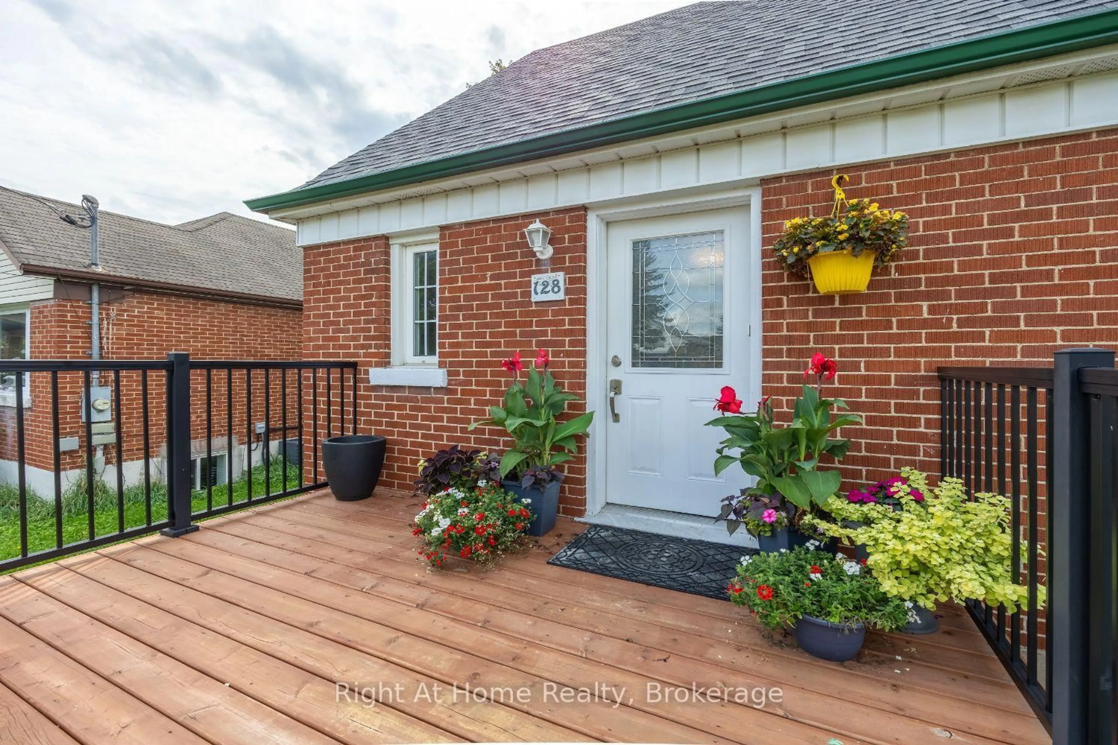 Home with brick exterior material, street for 128 Lasalle Ave, Oshawa Ontario L1H 5Y5