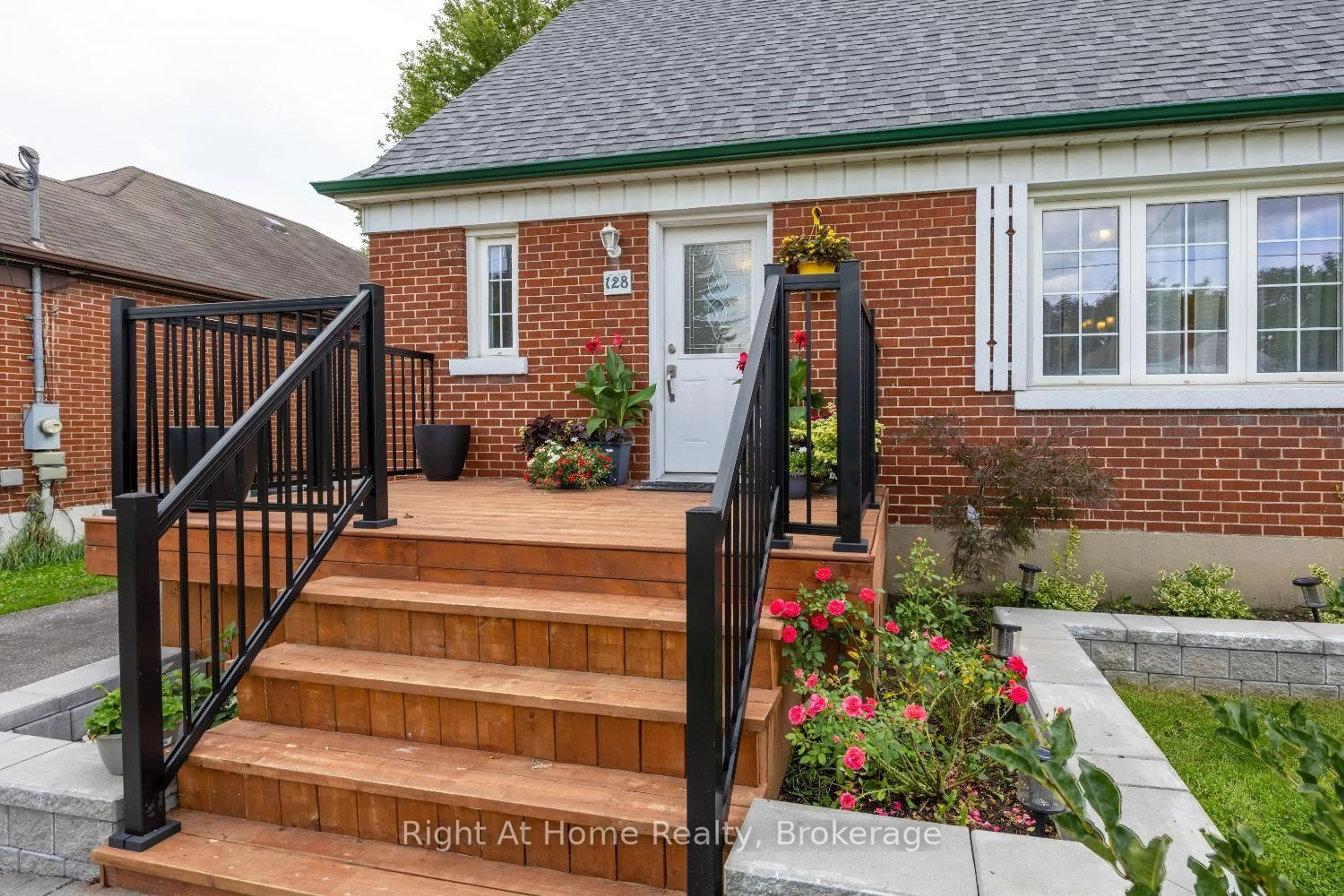 Home with brick exterior material, street for 128 Lasalle Ave, Oshawa Ontario L1H 5Y5
