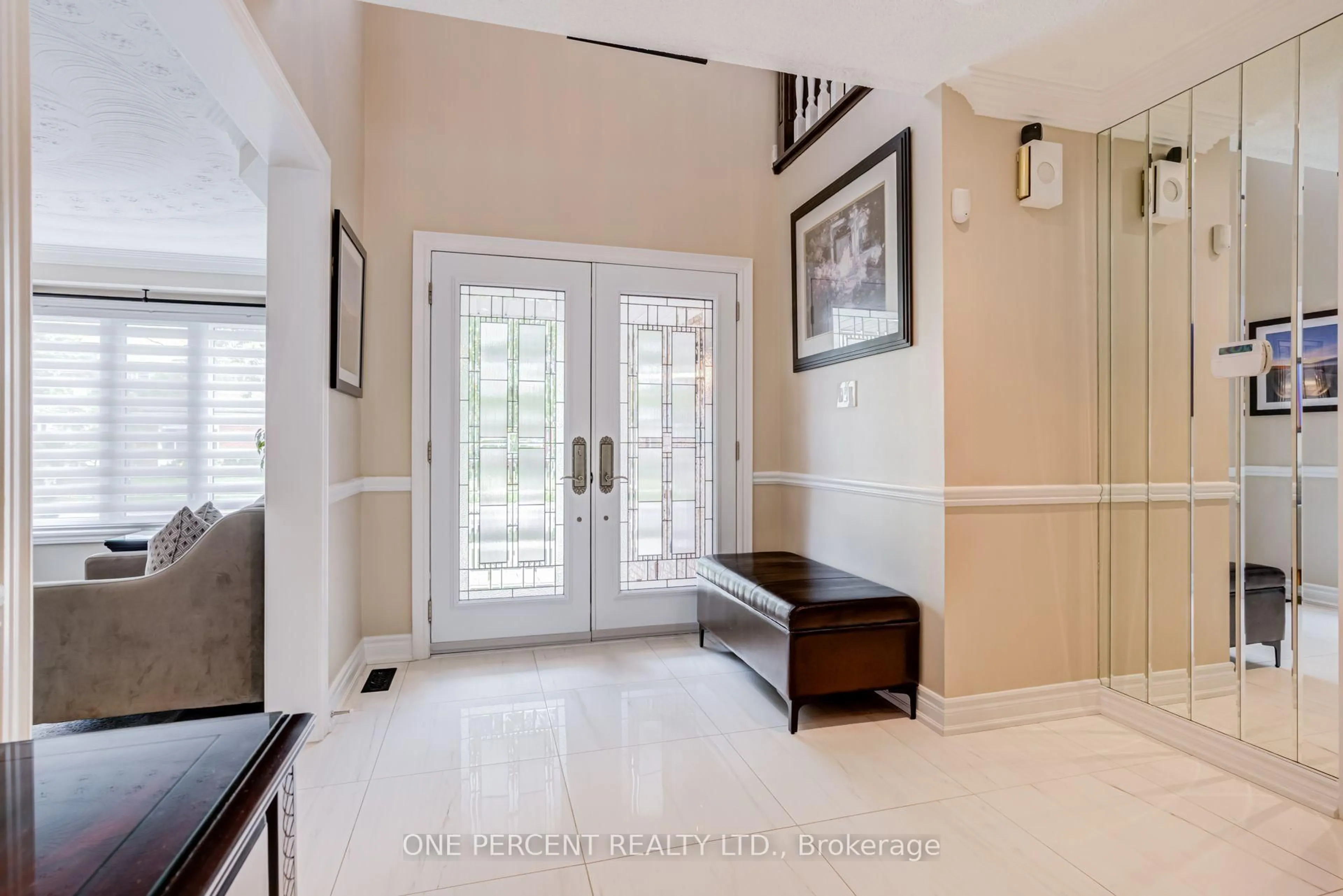 Indoor entryway for 7 Mendip Cres, Toronto Ontario M1P 1Y3