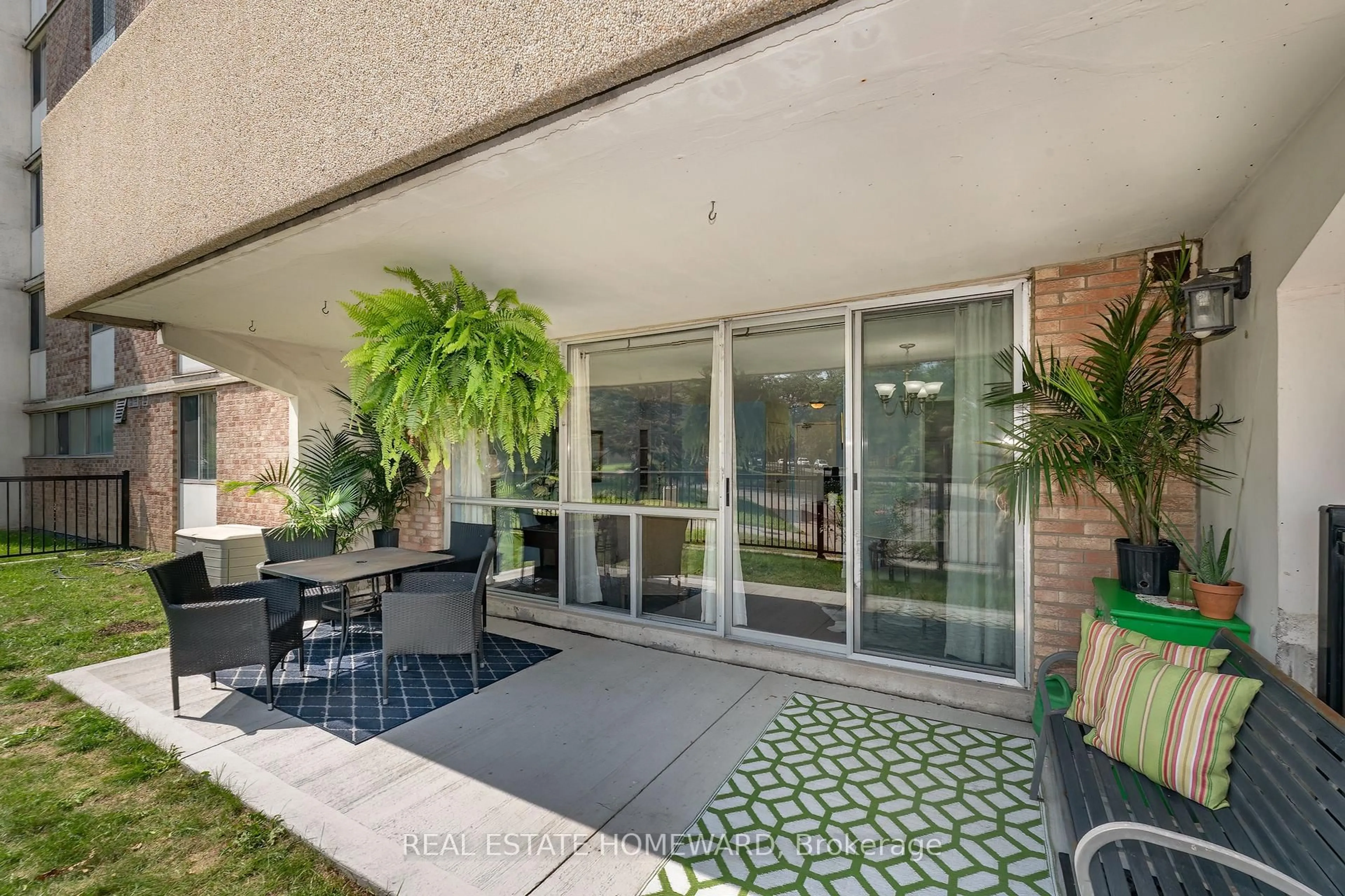 Patio, street for 120 Dundalk Dr #105, Toronto Ontario M1P 4V9