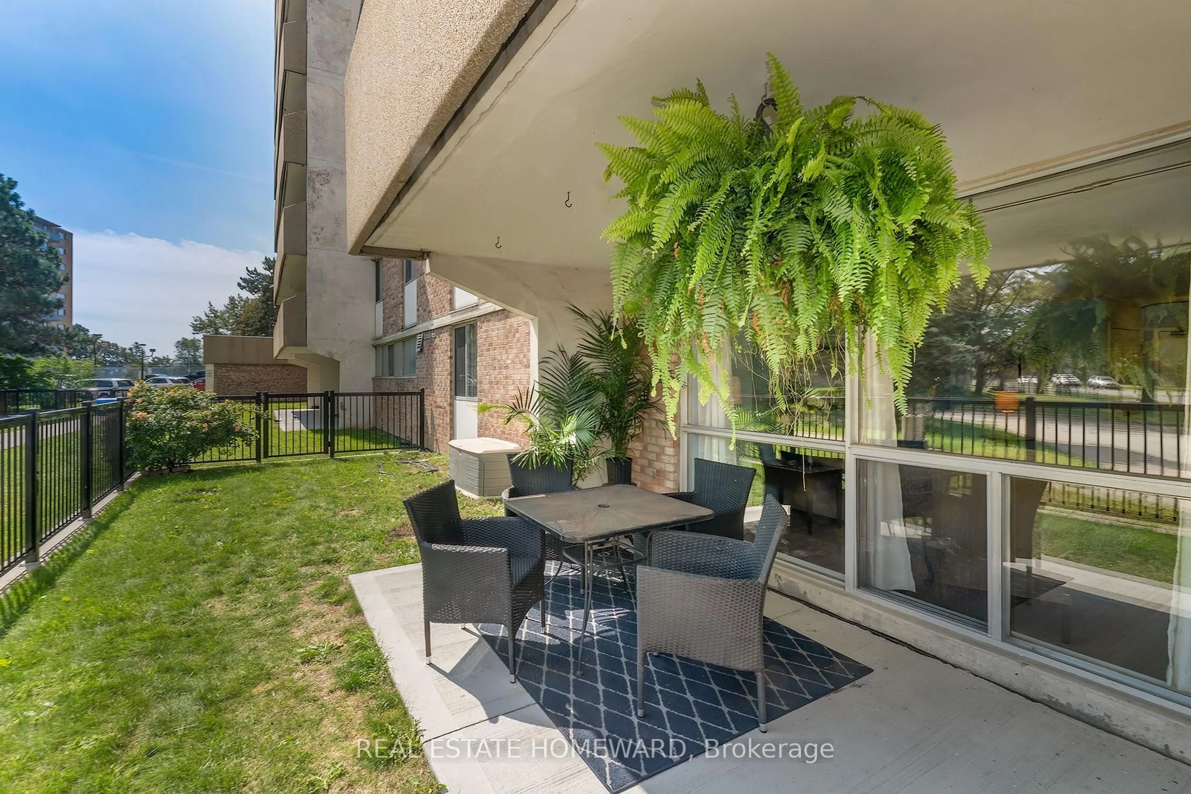 Patio, street for 120 Dundalk Dr #105, Toronto Ontario M1P 4V9