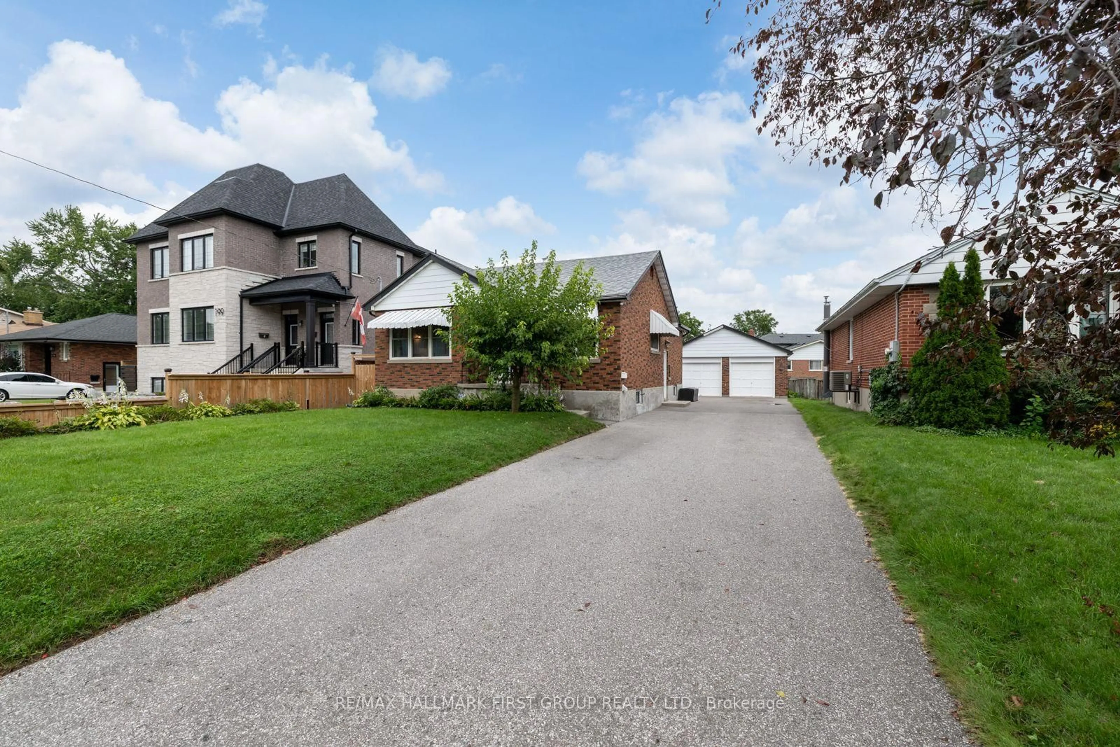 A pic from outside/outdoor area/front of a property/back of a property/a pic from drone, street for 205 Farewell St, Oshawa Ontario L1H 6L6