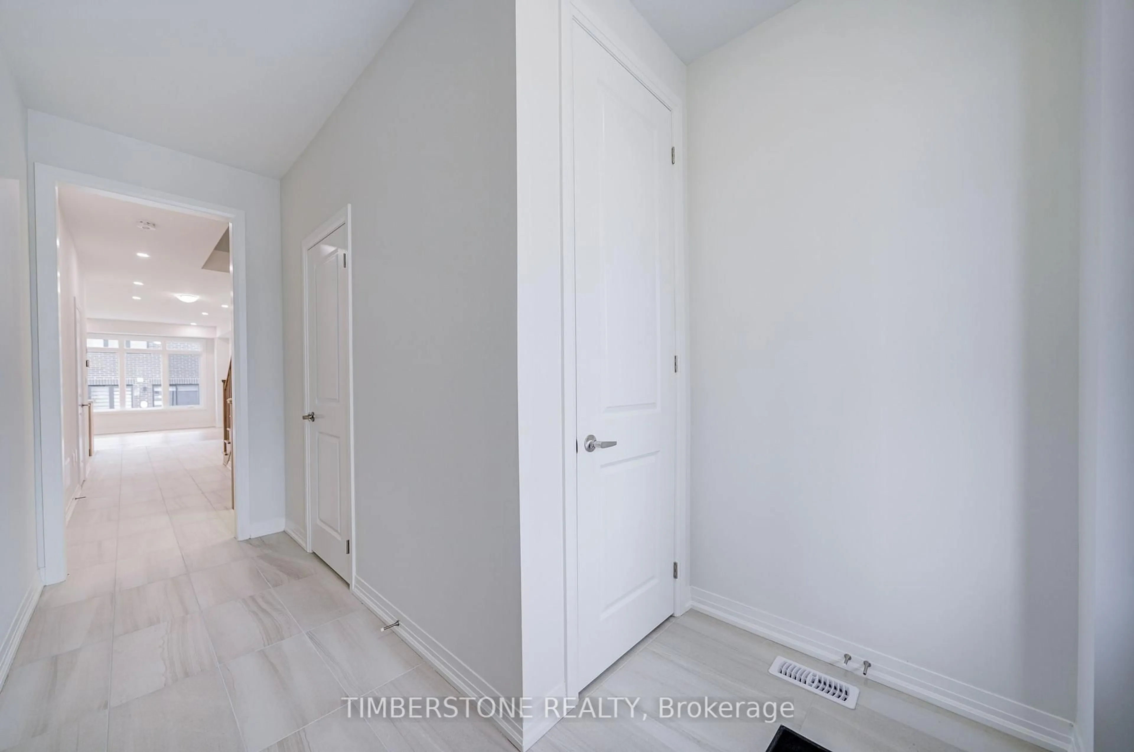 Indoor entryway for 3379 Elsa Story Ave, Pickering Ontario L1X 0J2