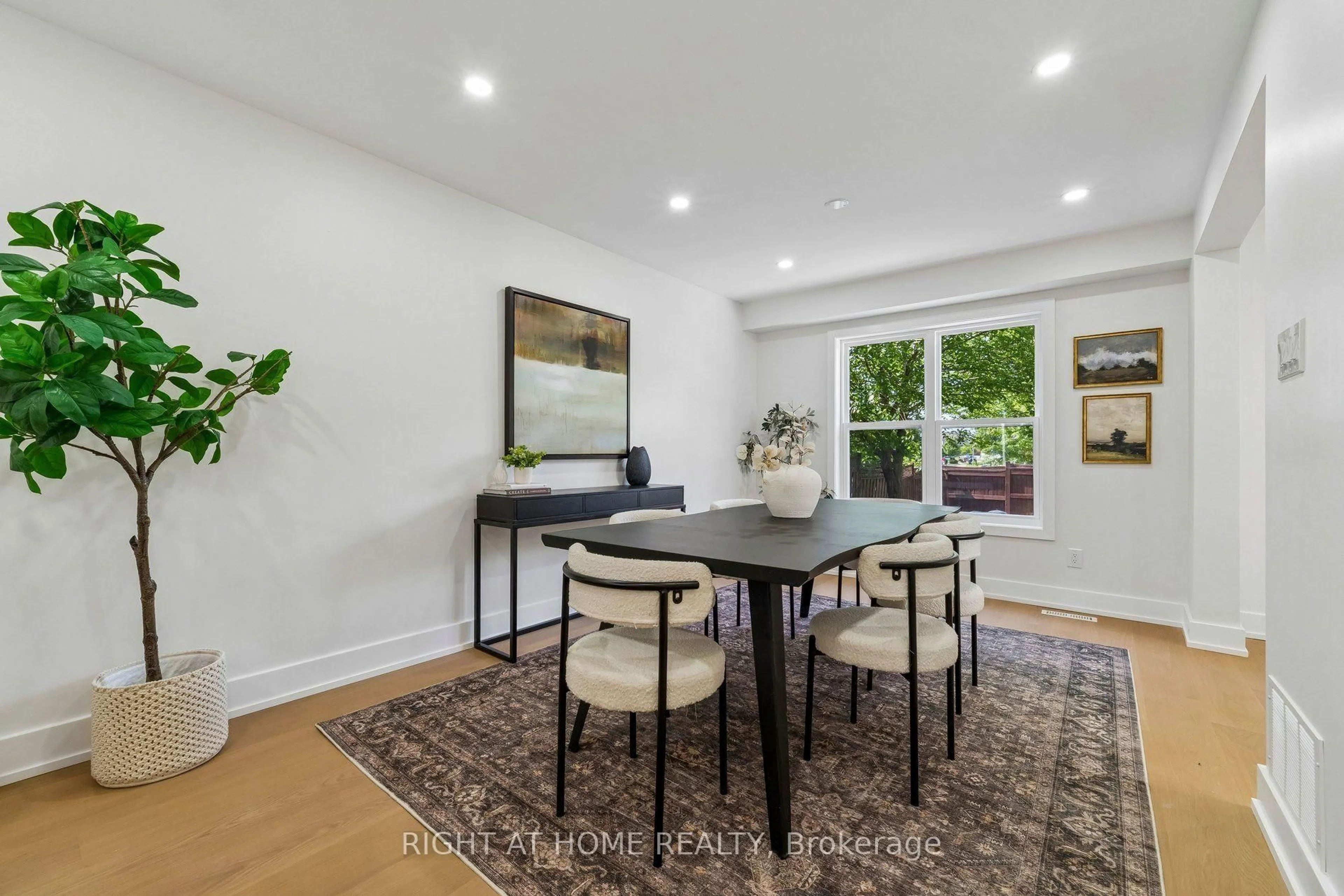 Dining room, unknown for 16 Ian Fleming Cres, Whitby Ontario L1R 2E2