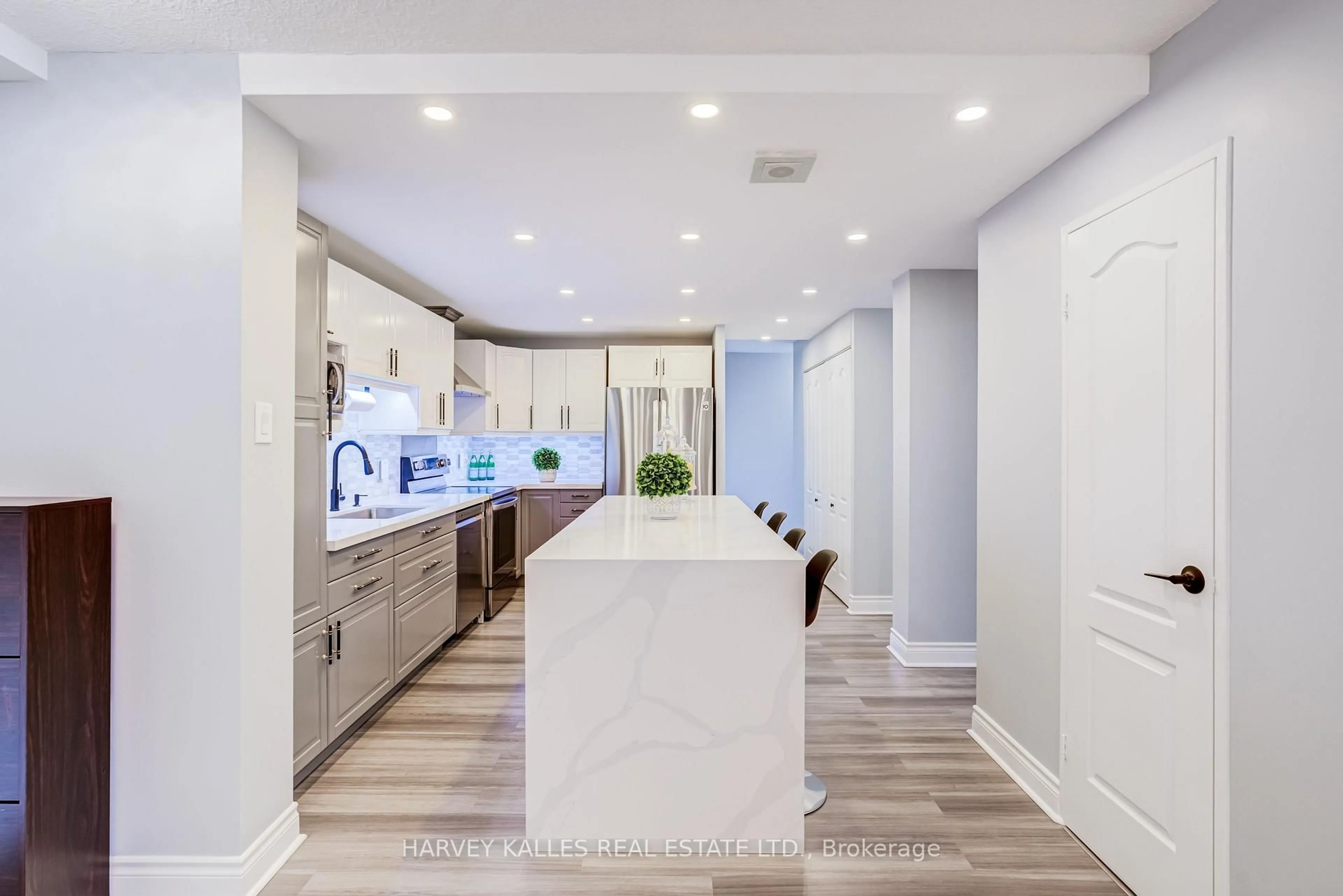 Contemporary kitchen, ceramic/tile floor for 65 Huntingdale Blvd #103, Toronto Ontario M1W 2P1