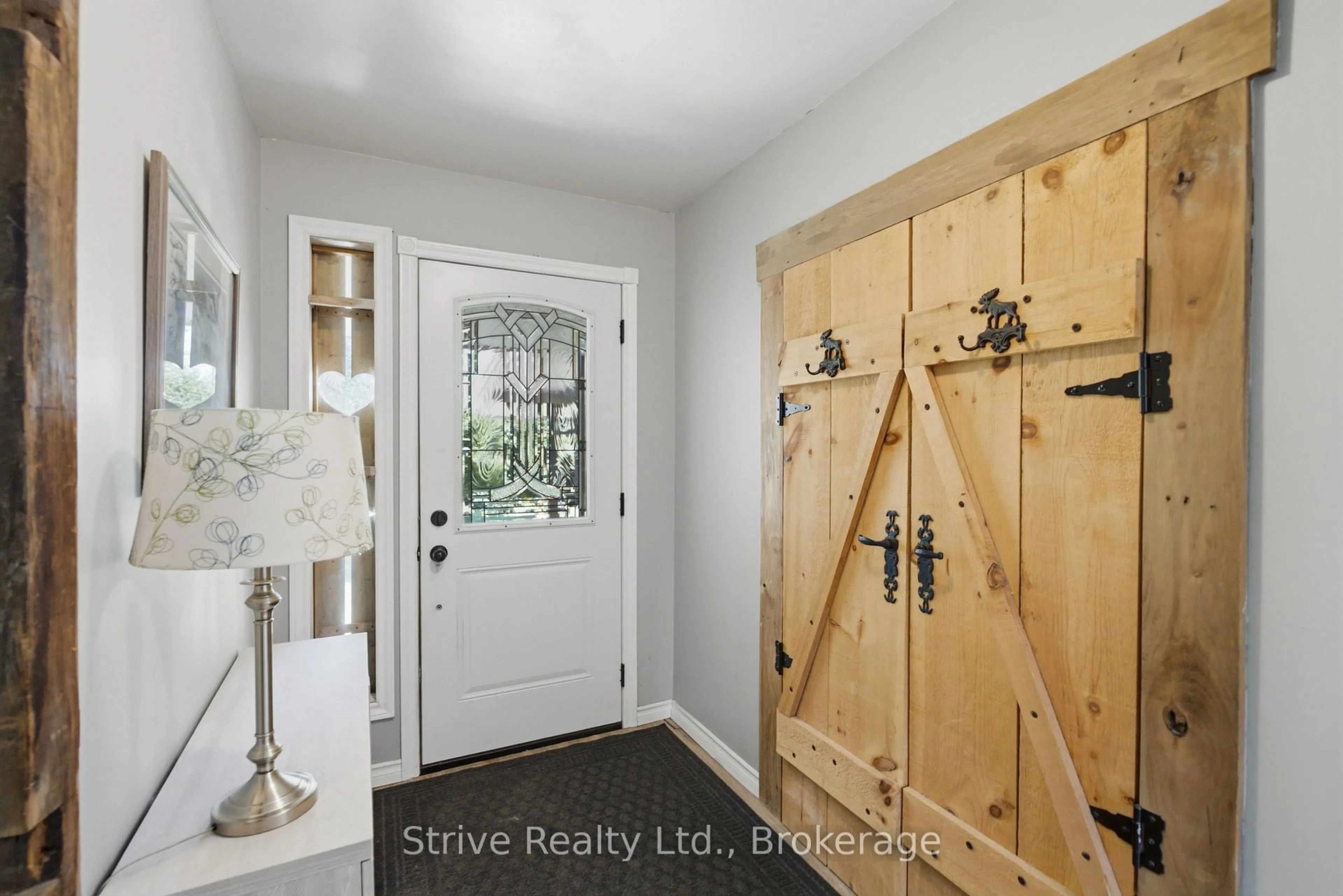 Indoor entryway for 4437 Concession Rd 4 Rd, Clarington Ontario L1A 3V5