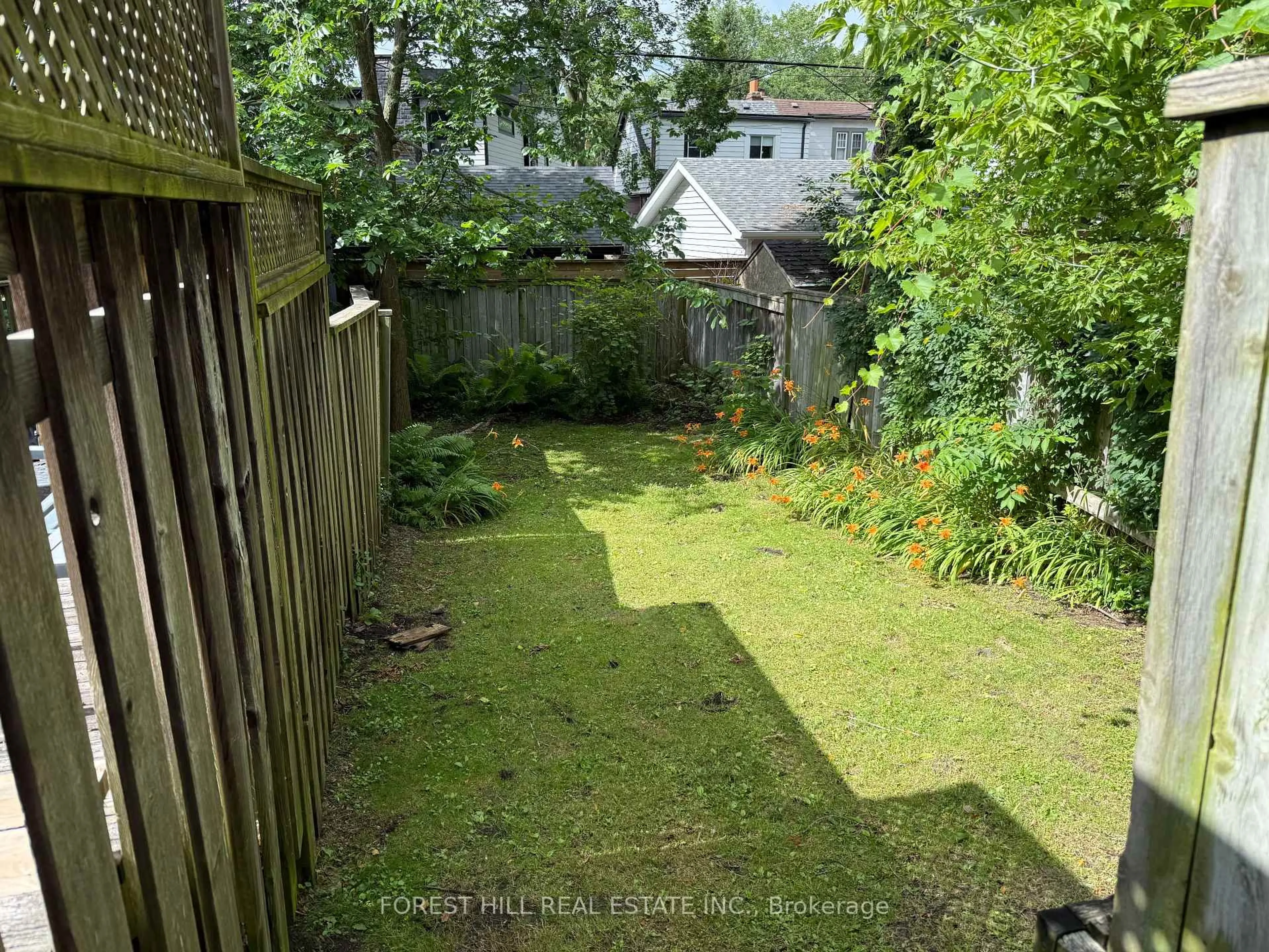 A pic from outside/outdoor area/front of a property/back of a property/a pic from drone, street for 27 Dixon Ave, Toronto Ontario M4L 1N2