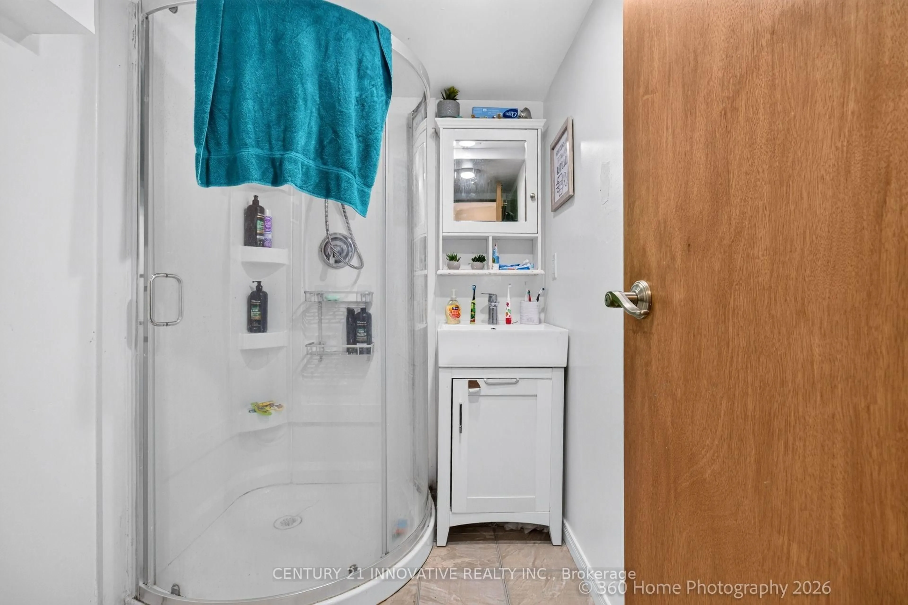 Standard bathroom, unknown for 888 Southgate Dr, Oshawa Ontario L1H 7Z9