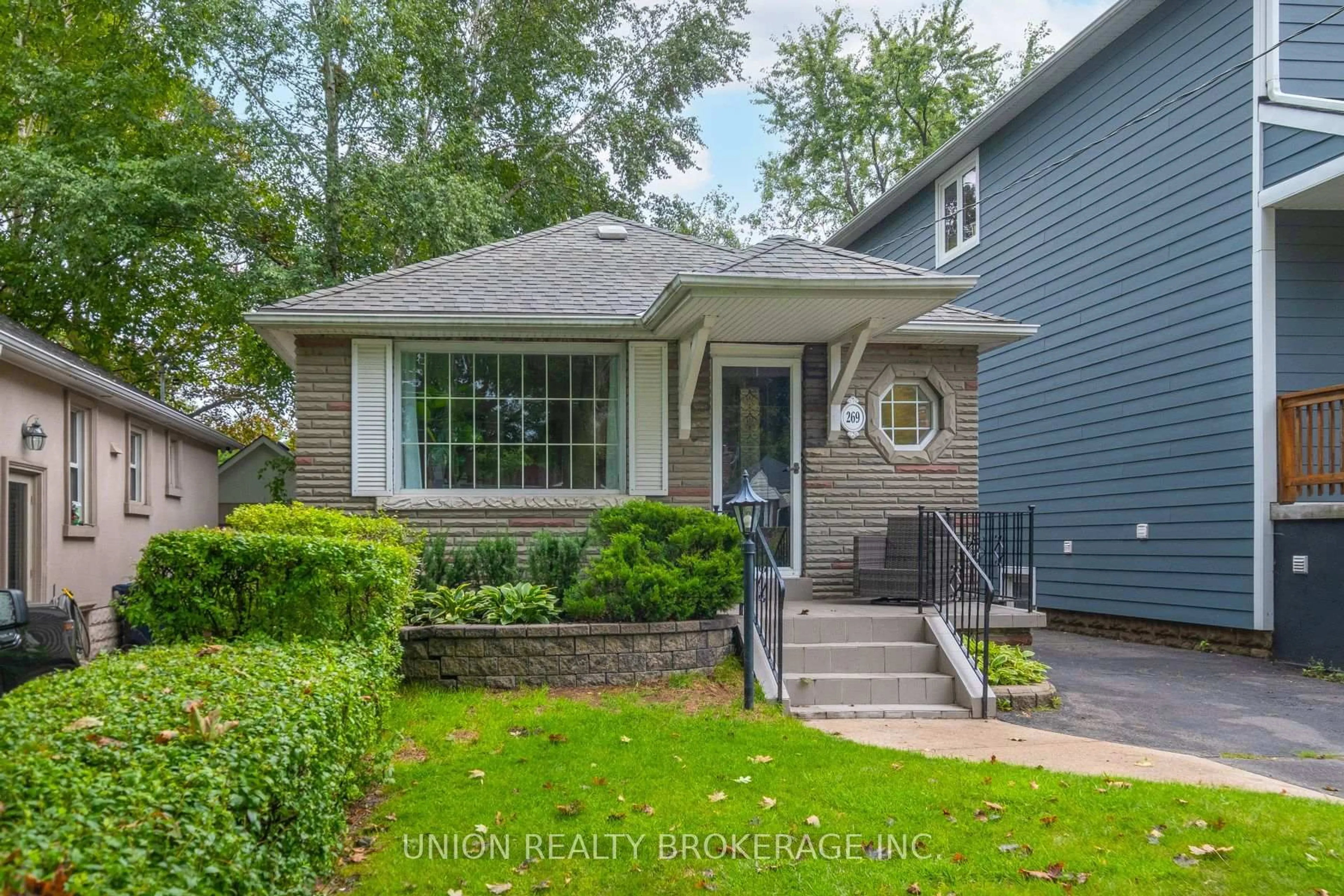Home with vinyl exterior material, street for 269 Warden Ave, Toronto Ontario M1N 2Z9