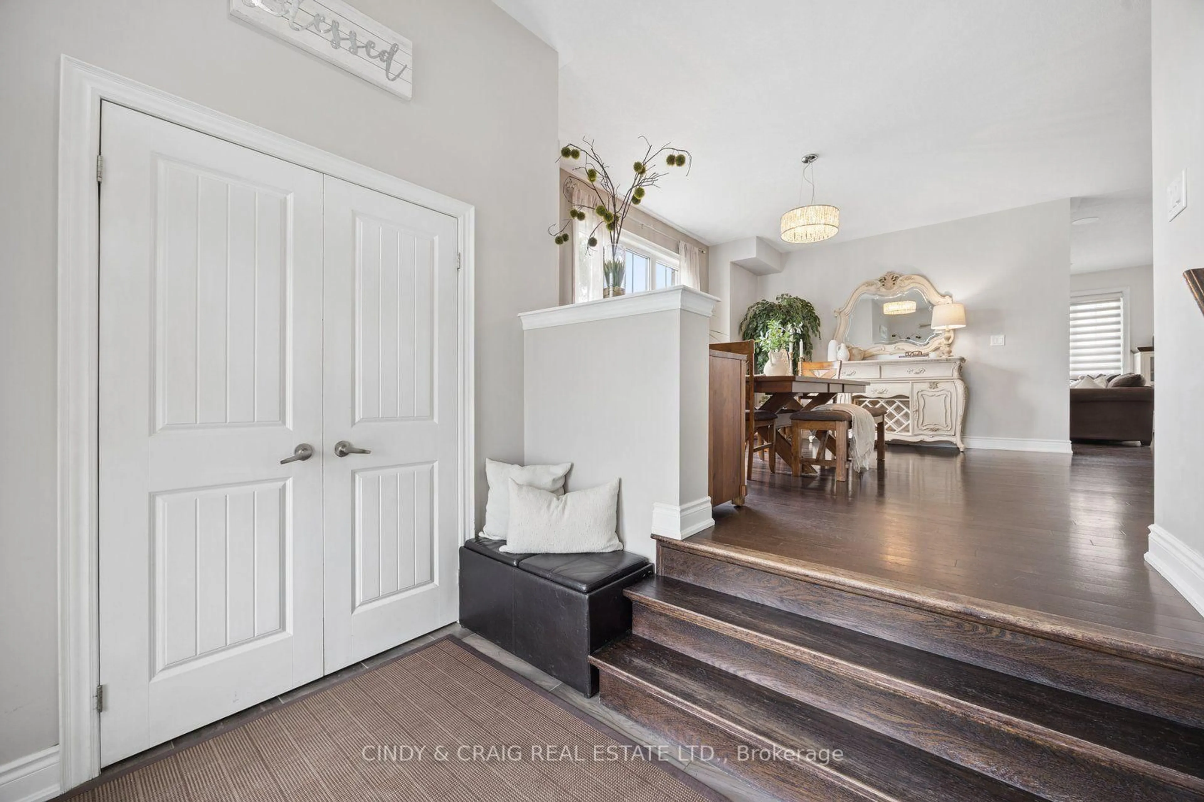 Indoor entryway for 27 Elmer Adams Dr, Clarington Ontario L1E 2L7