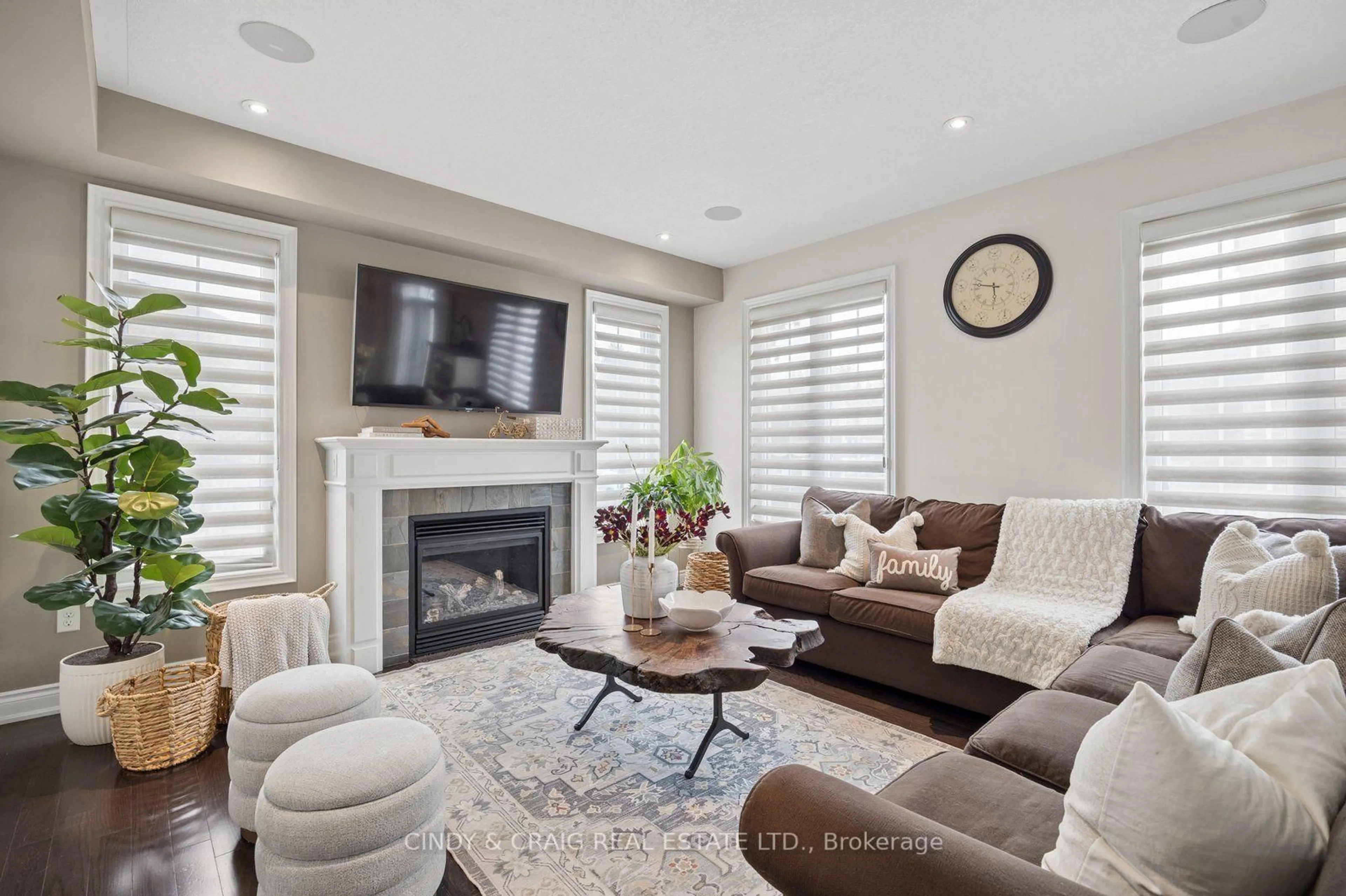 Living room with furniture, unknown for 27 Elmer Adams Dr, Clarington Ontario L1E 2L7