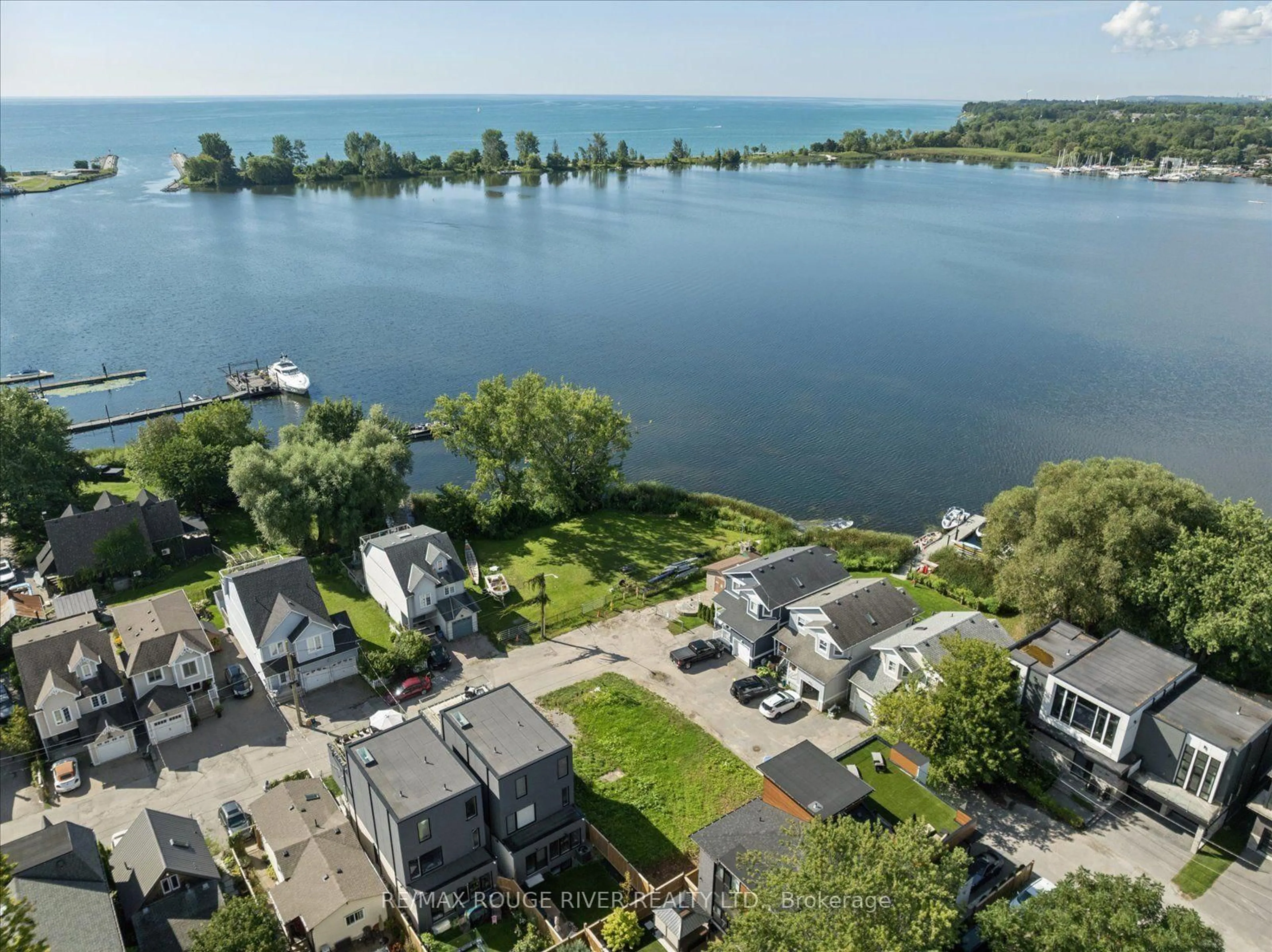 A pic from outside/outdoor area/front of a property/back of a property/a pic from drone, water/lake/river/ocean view for 1238 Bayview St, Pickering Ontario L1W 1E6