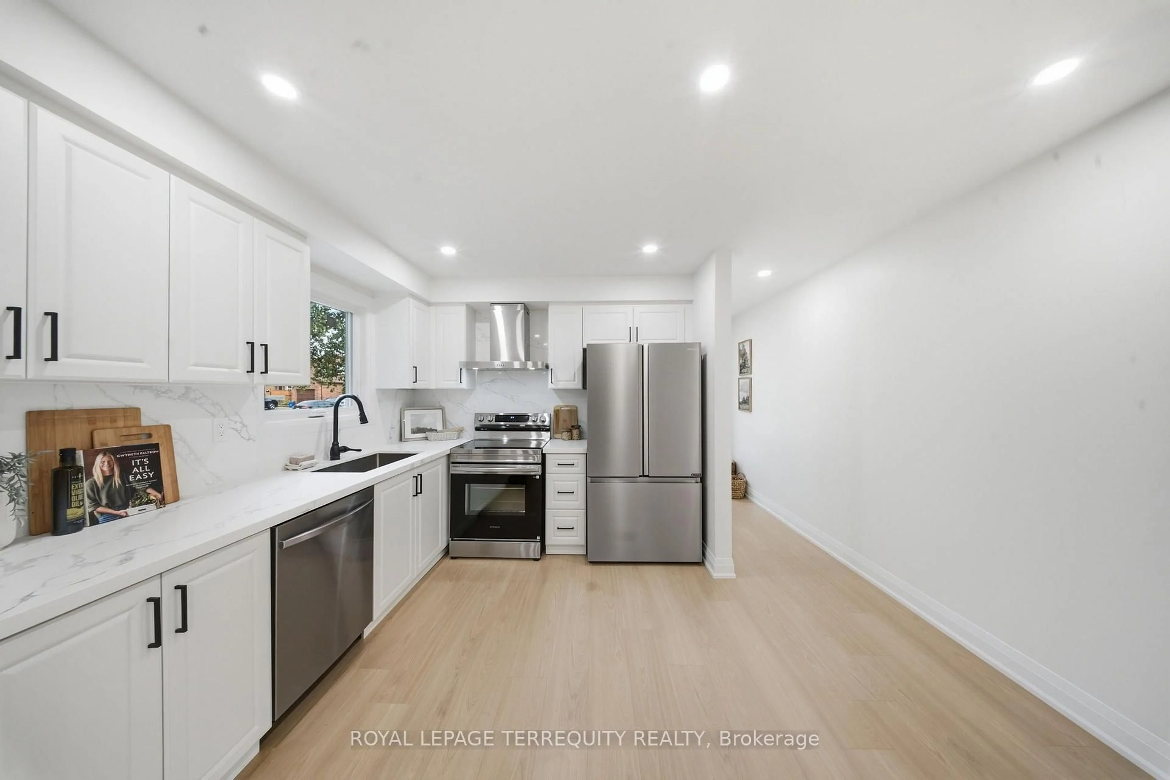 Open concept kitchen, unknown for 42 Plumridge Crt, Ajax Ontario L1S 3Z8
