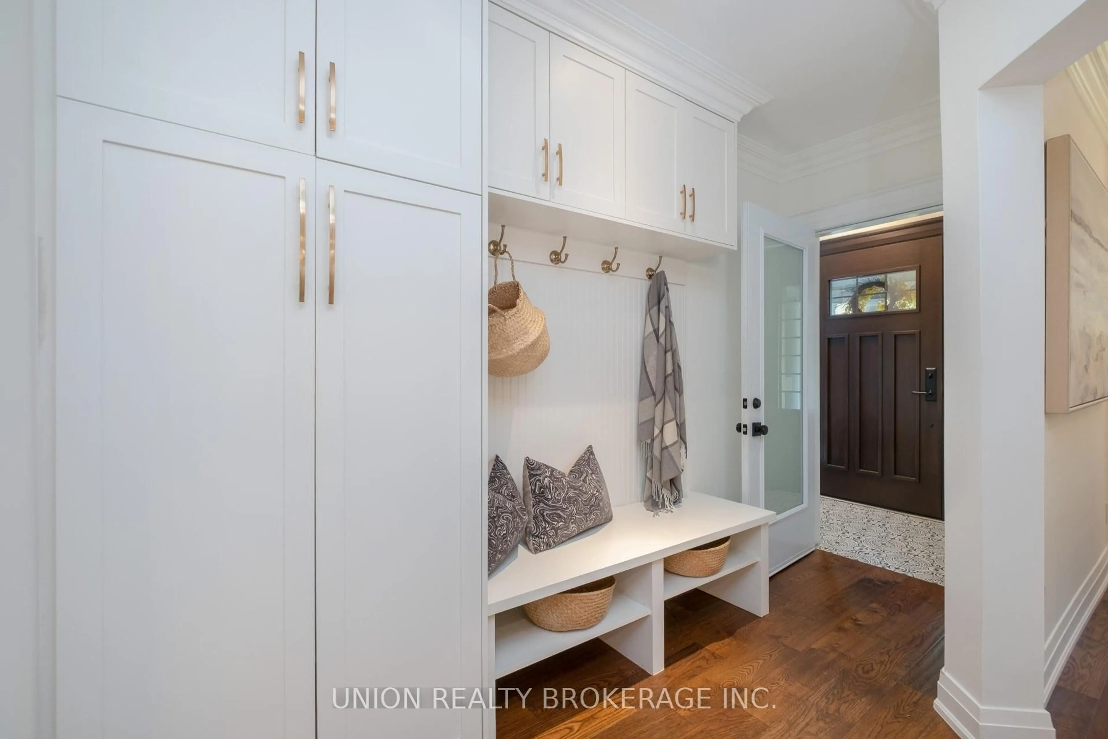 Indoor entryway for 55 Pine Cres, Toronto Ontario M4E 1L3