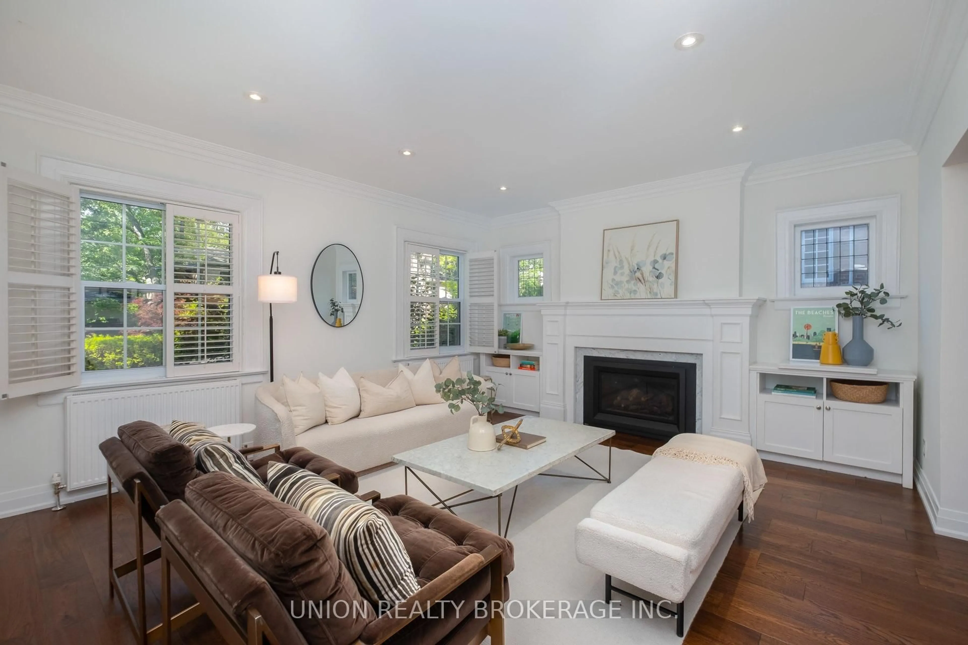 Living room with furniture, unknown for 55 Pine Cres, Toronto Ontario M4E 1L3
