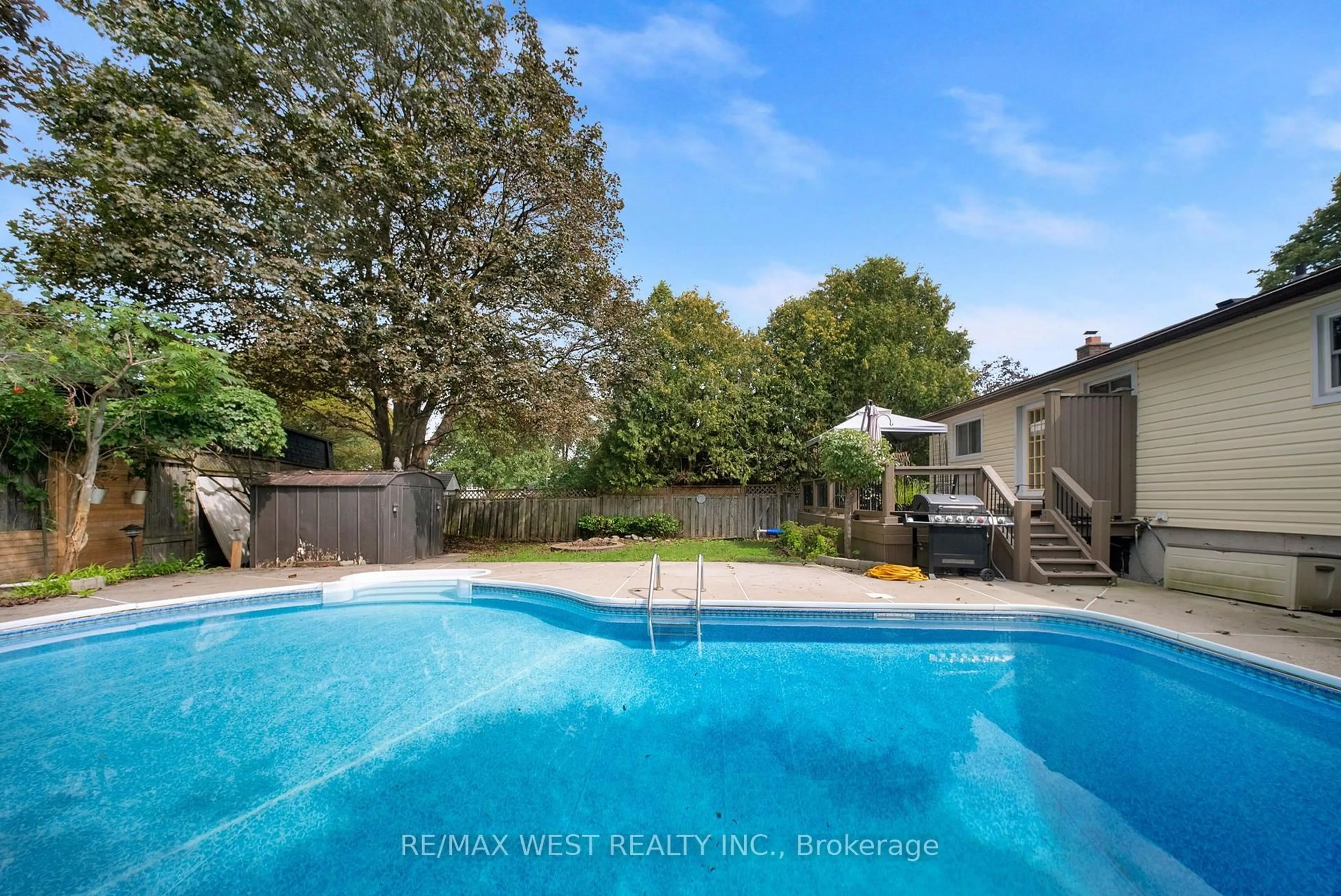 Pool for 4 Flemington Crt, Whitby Ontario L1N 5X2