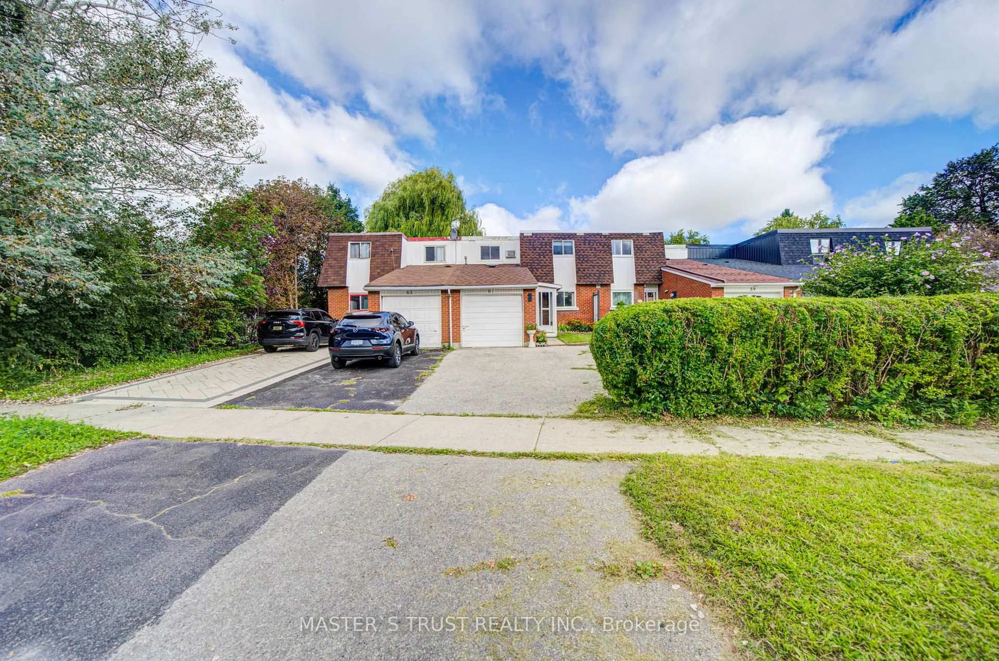 A pic from outside/outdoor area/front of a property/back of a property/a pic from drone, street for 61 Wiggens Crt, Toronto Ontario M1B 1K3