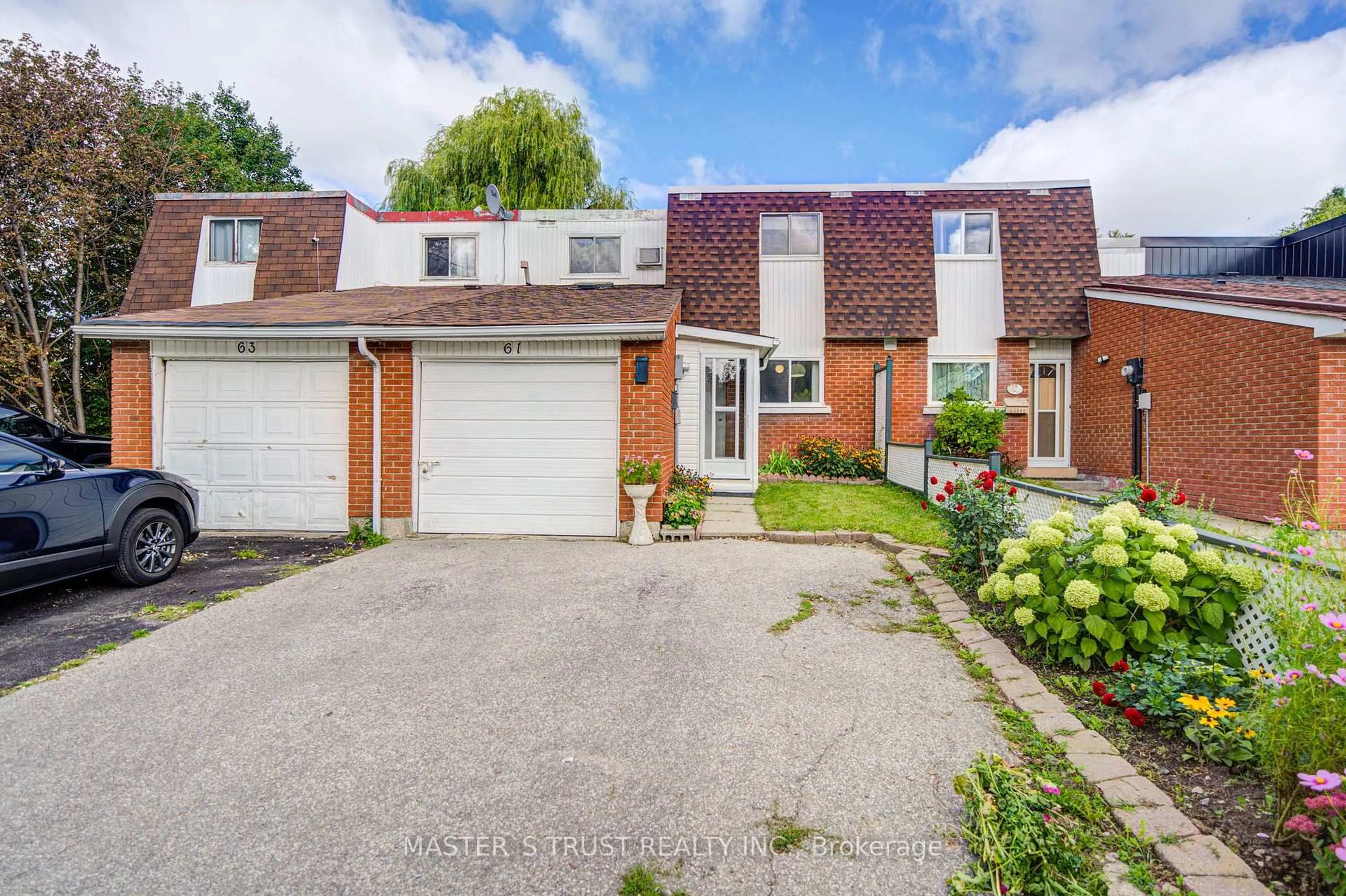 A pic from outside/outdoor area/front of a property/back of a property/a pic from drone, street for 61 Wiggens Crt, Toronto Ontario M1B 1K3