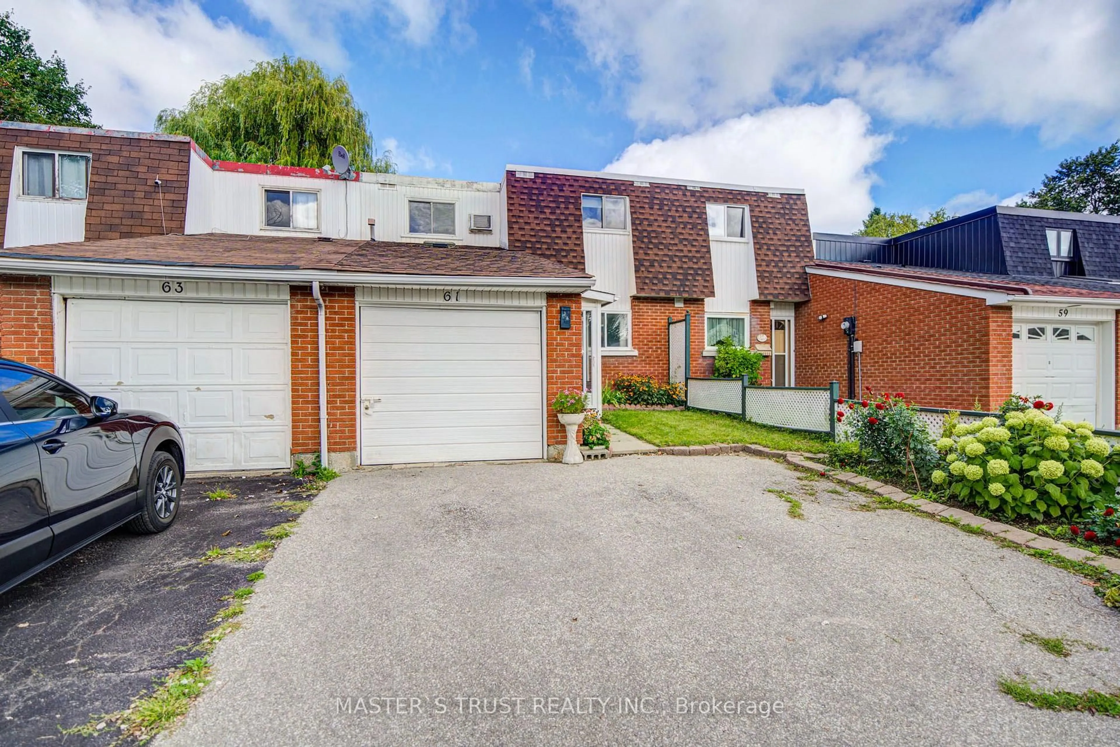 A pic from outside/outdoor area/front of a property/back of a property/a pic from drone, street for 61 Wiggens Crt, Toronto Ontario M1B 1K3