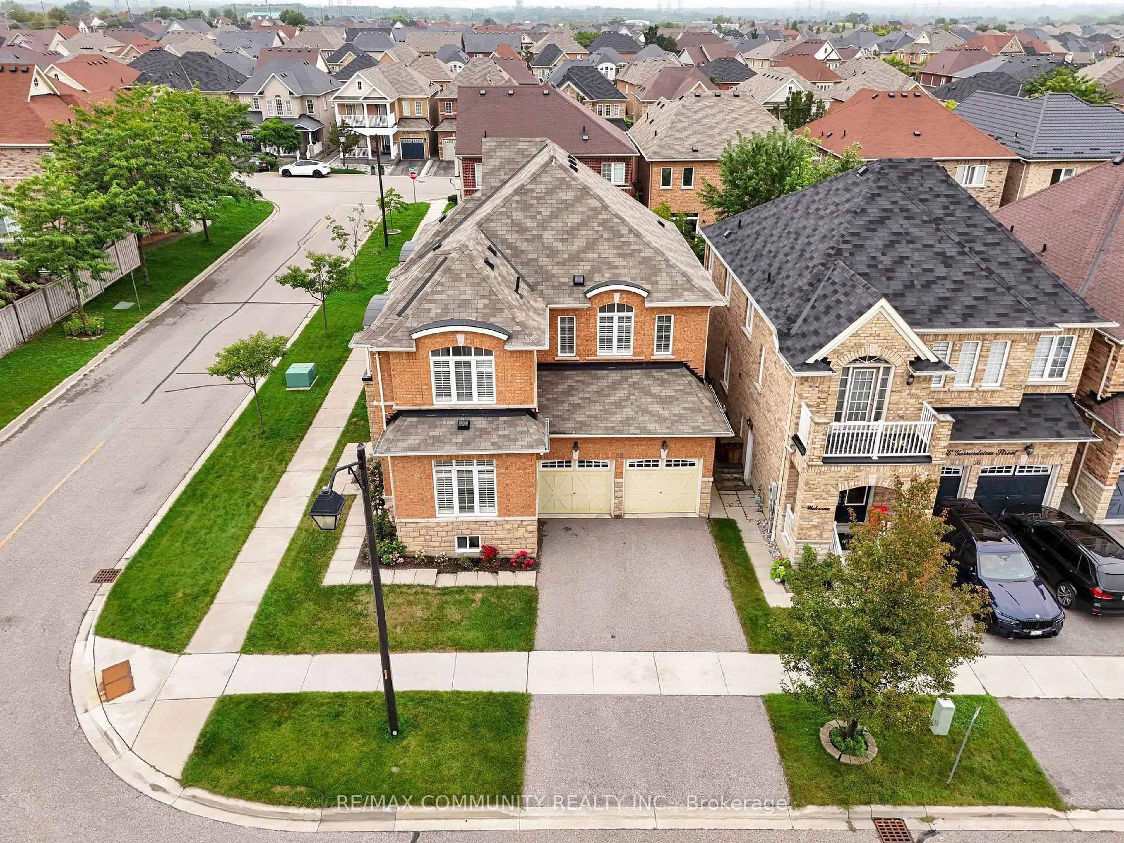 A pic from outside/outdoor area/front of a property/back of a property/a pic from drone, street for 58 Garrardview St, Ajax Ontario L1Z 0L5