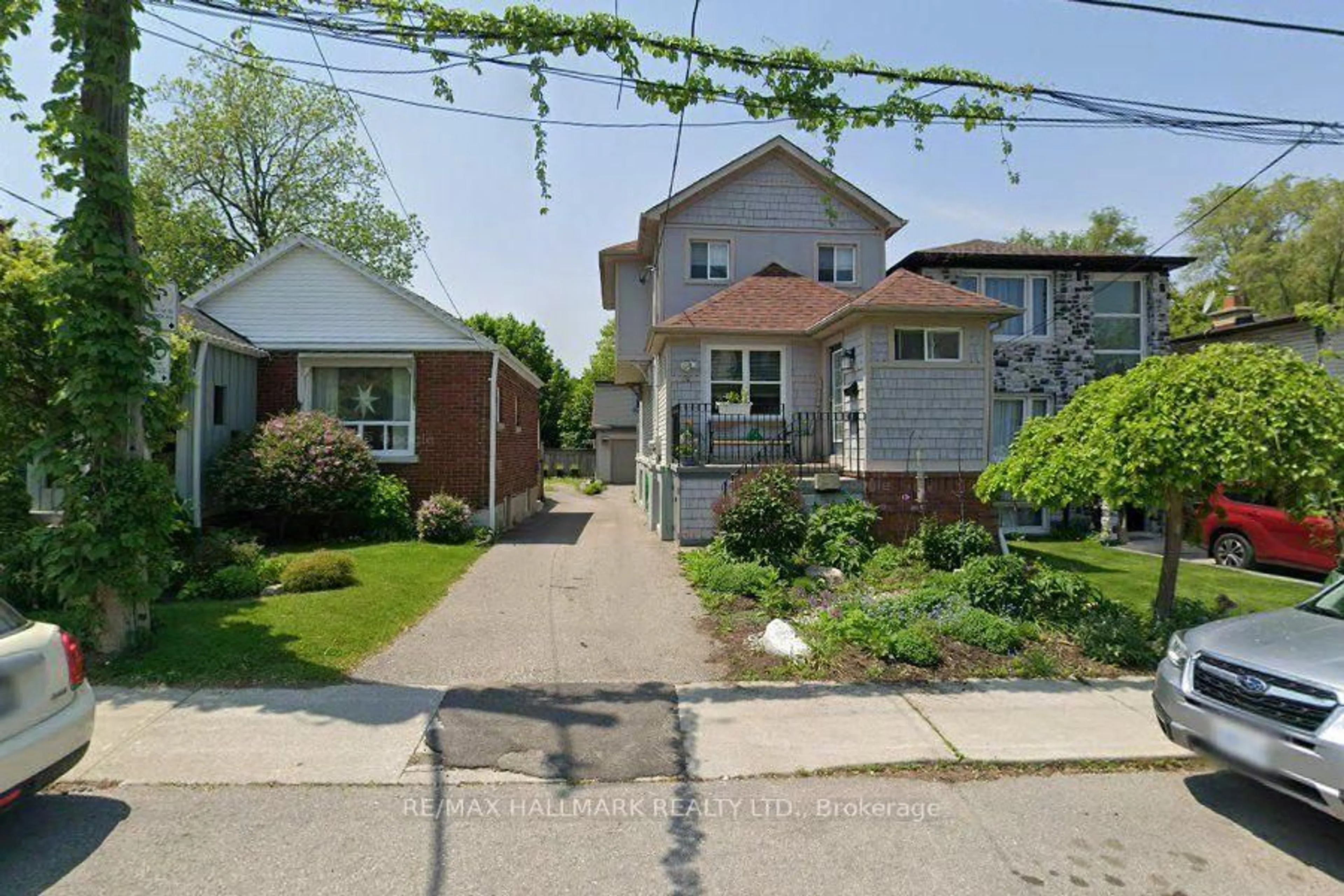 A pic from outside/outdoor area/front of a property/back of a property/a pic from drone, street for 110 Harding Blvd, Toronto Ontario M1N 3E2